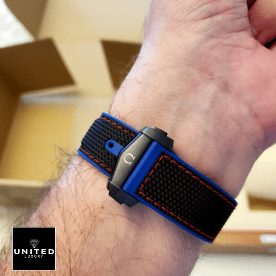 Omega 215.92.46.22.01.004 Seamaster Black Rubber Replica on the wrist