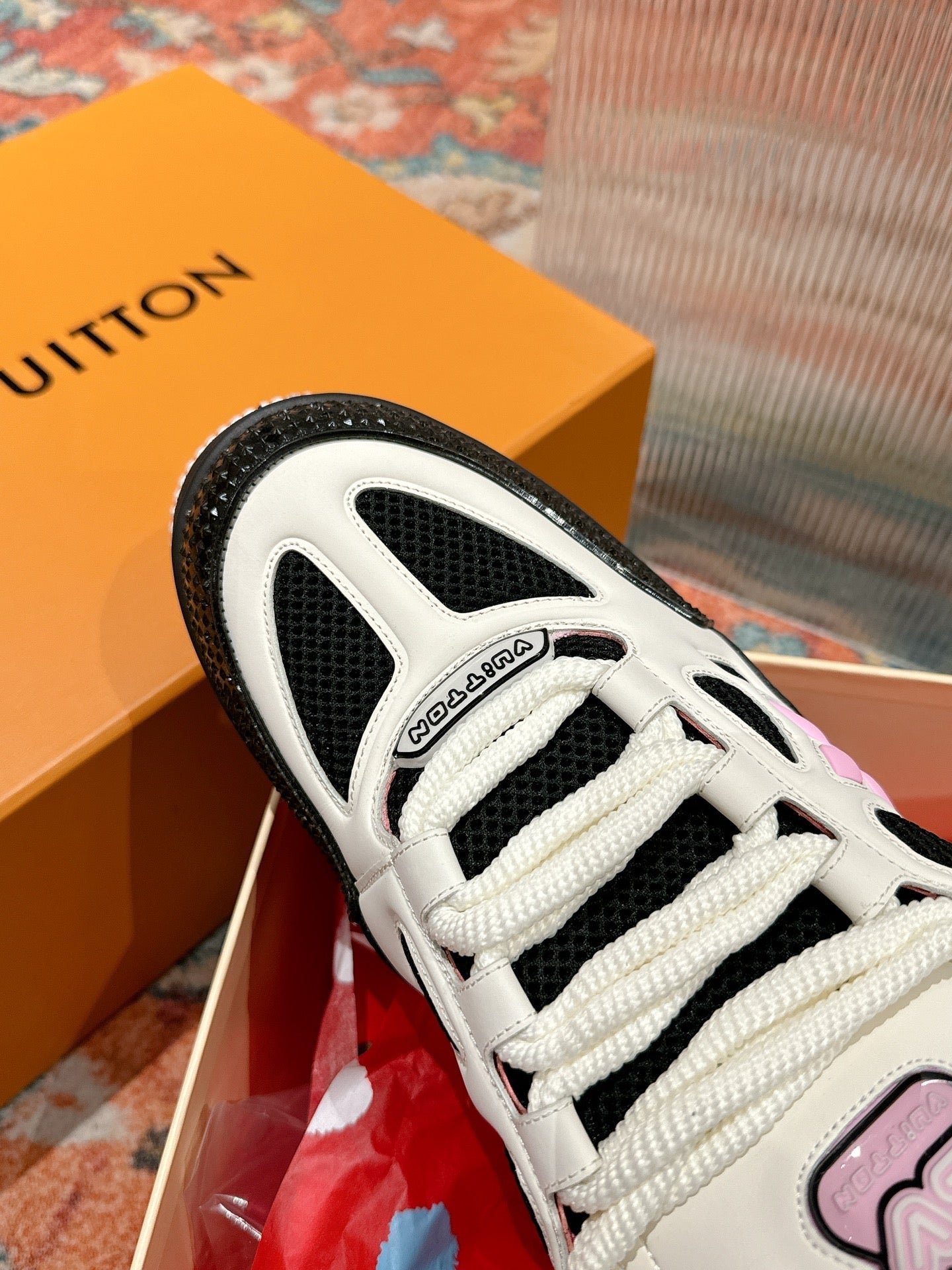 LV SKATE SNEAKER IN WHITE MIX BLACK AND LIGHT PINK CALFSKIN、mysite、Cacoeks