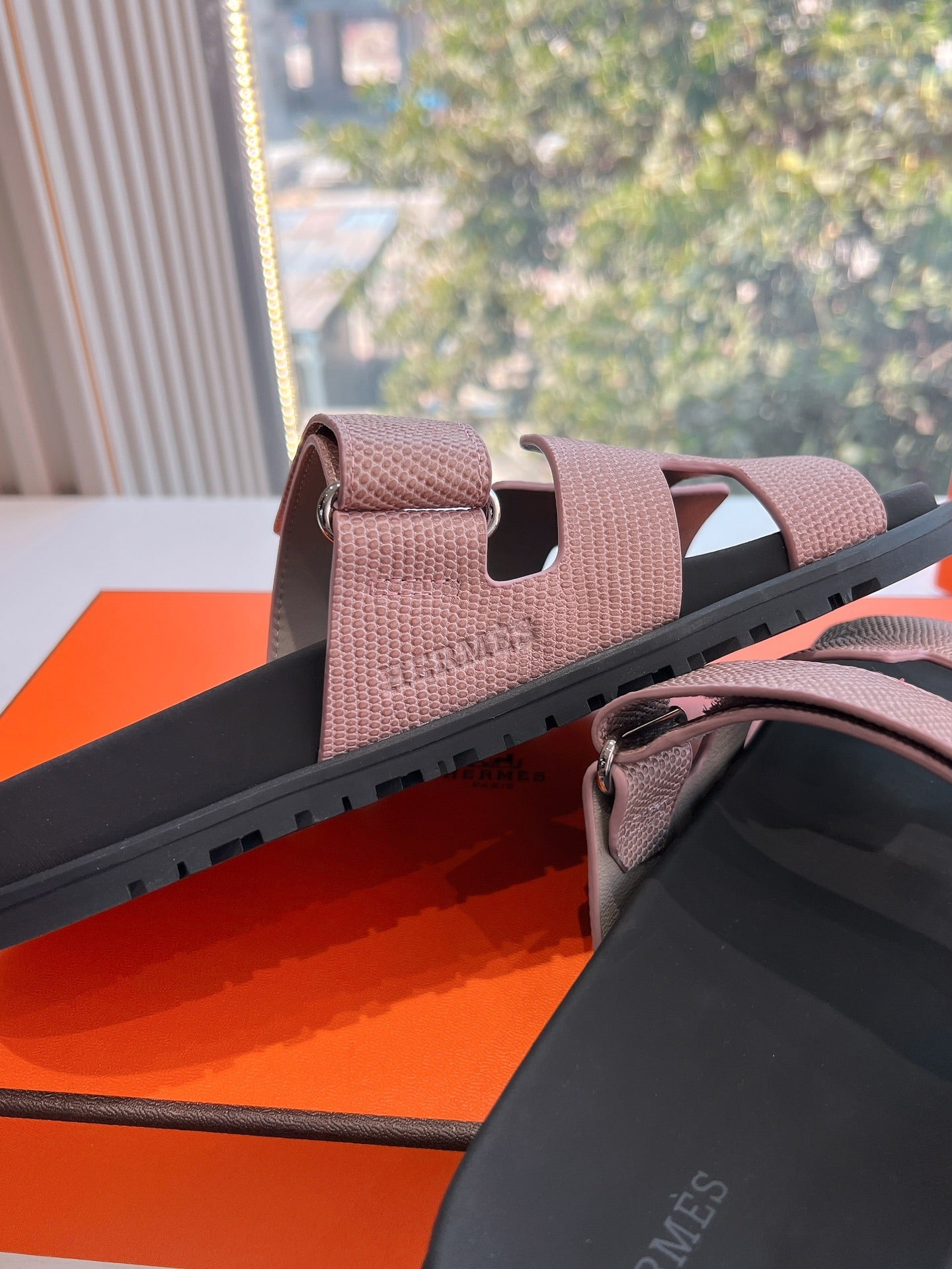 CHYPRE SANDAL IN PEACH PINK SHINY GRAINED CALFSKIN、mysite、Cacoeks