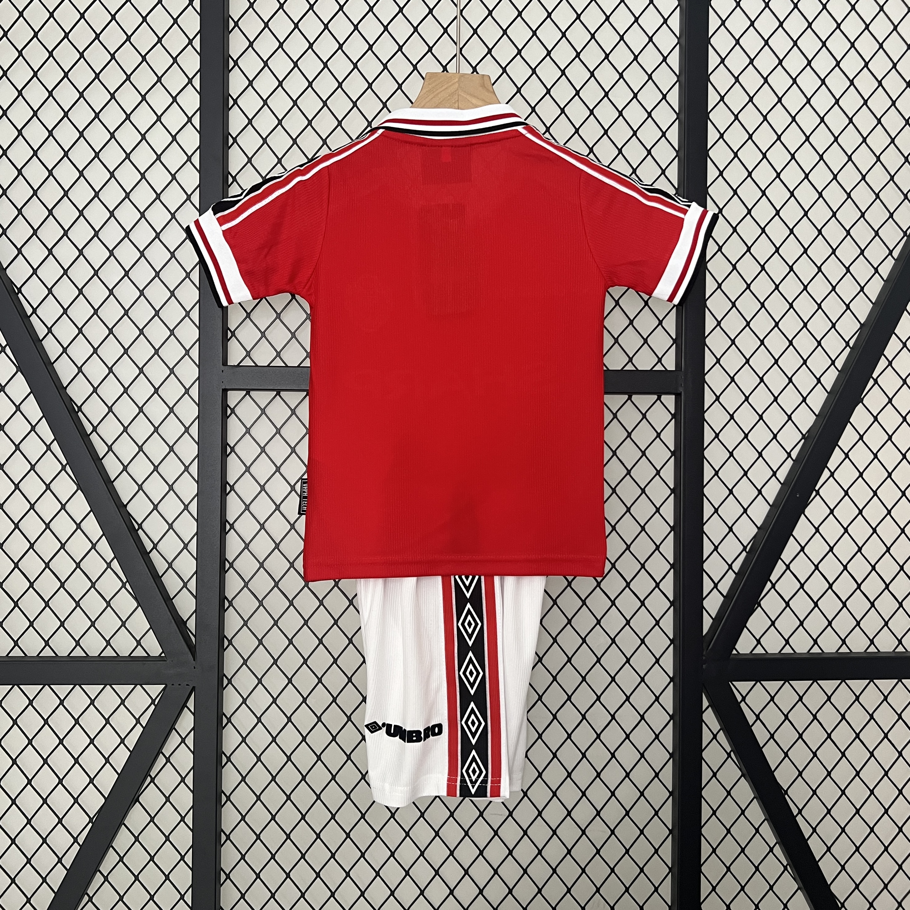 GlobeJersey-Retro Manchester United 1998-99 Home Stadium Kids Kit