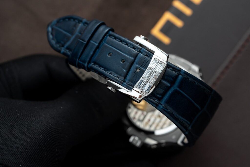 Đồng Hồ Patek Philippe Nautilus 5724G Replica 11 Blue GRF 40mm (1)