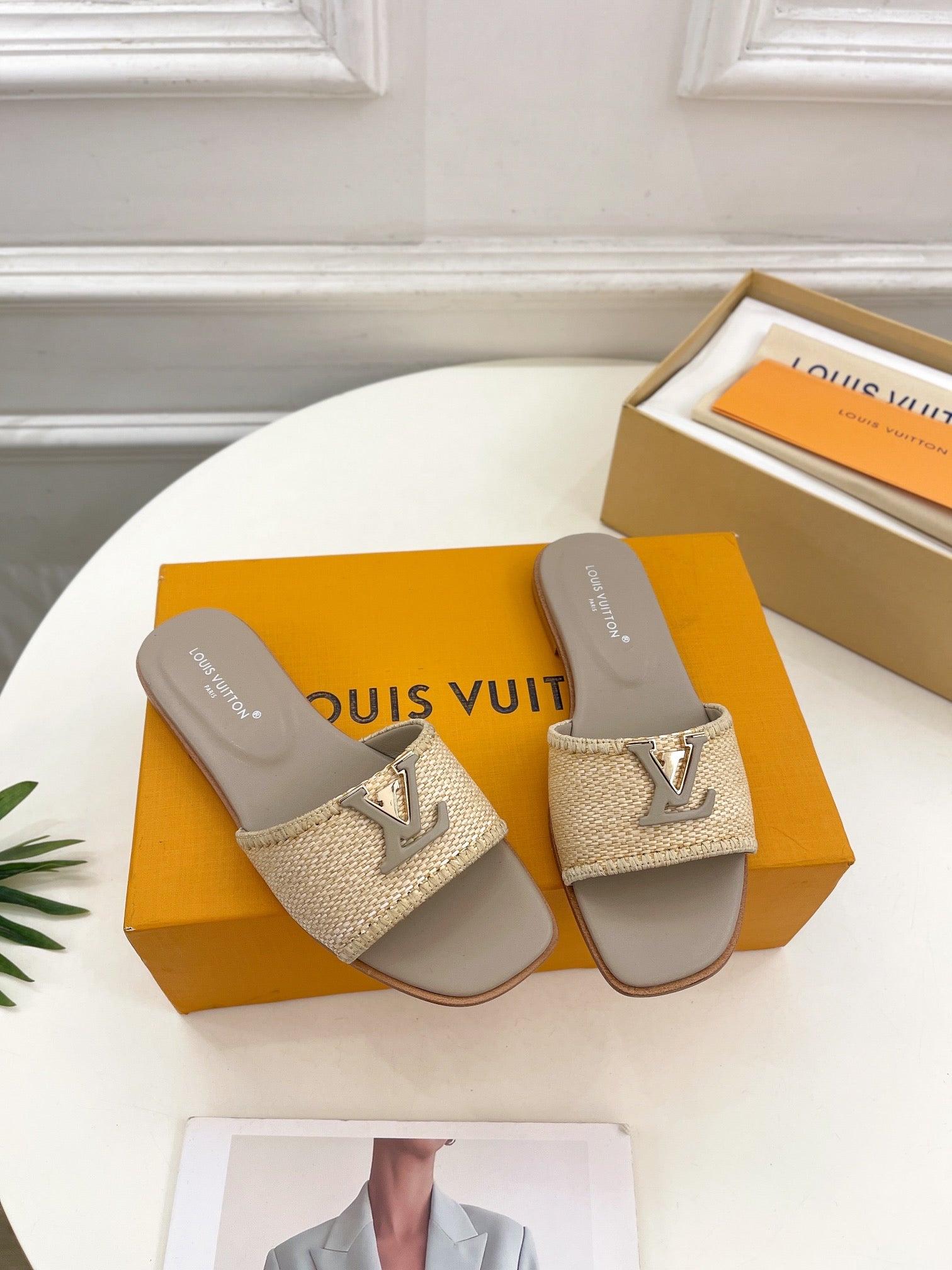 LV WOMEN CAPRI FLAT MULES IN TAN BROWN LEATHER AND RAFFIA、mysite、Cacoeks