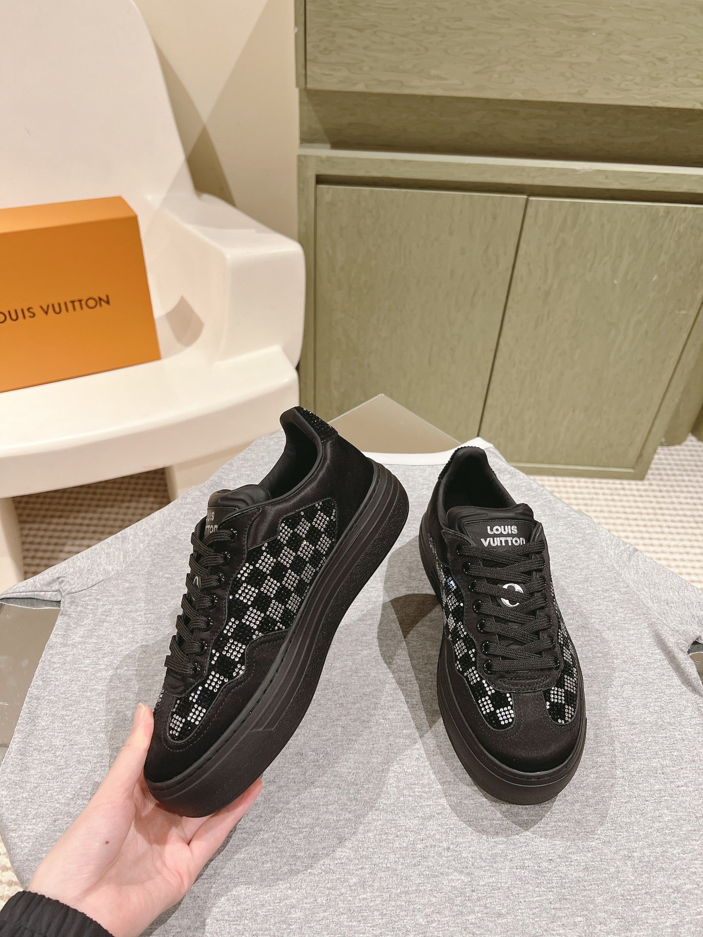 LV GROOVY SNEAKER IN BLACK DAMIER STRASS AND CALFSKIN、mysite、Cacoeks