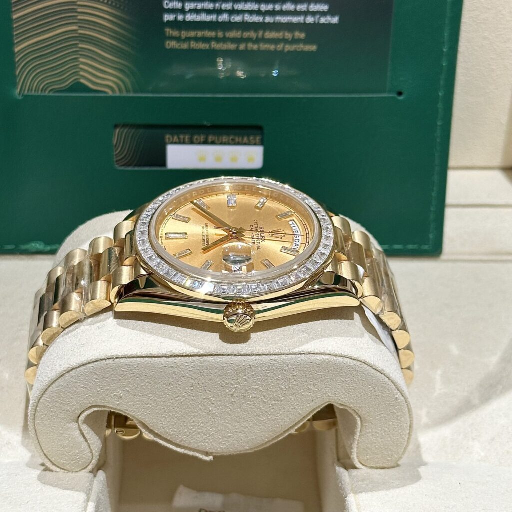 Đồng Hồ Rolex Day-Date Bọc Vàng Độ Kim Cương Moissanite Baguette 40mm (7)