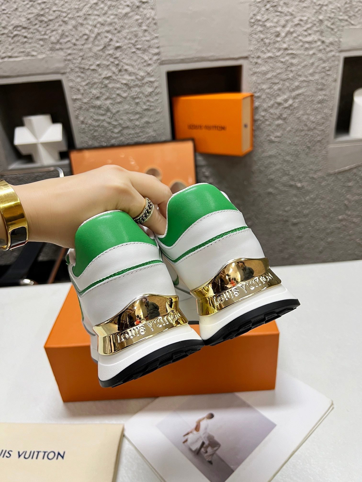 LV WOMEN SNEAKER IN WHITE MIX GREEN CALFSKIN、mysite、Cacoeks