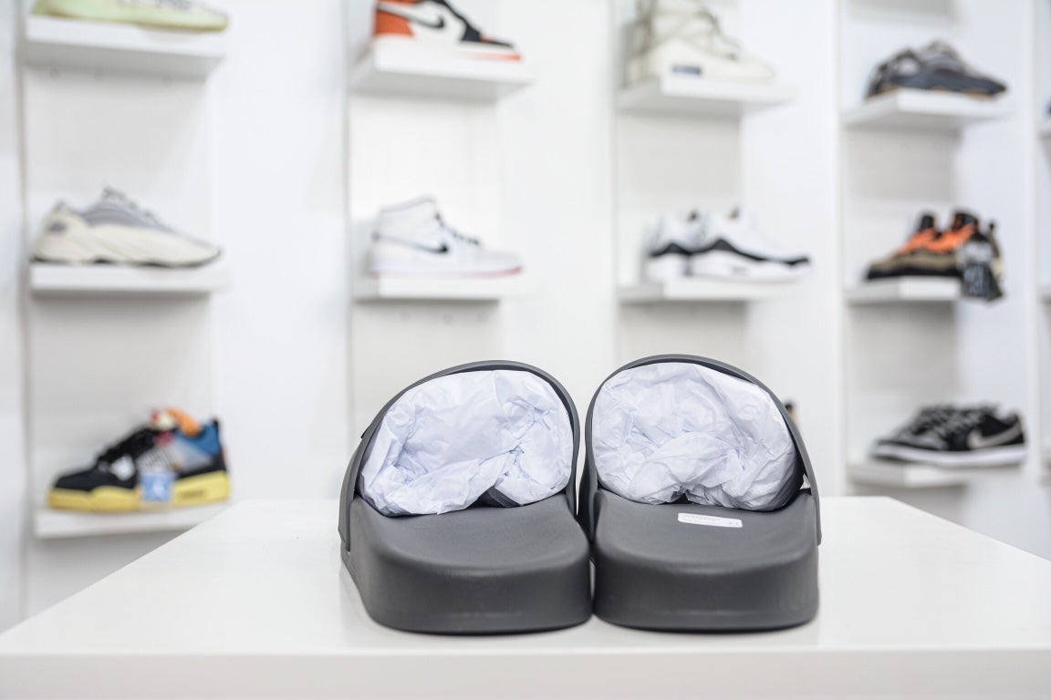 Balenciaga Pool Side Sandal in Grey、mysite、Cacoeks