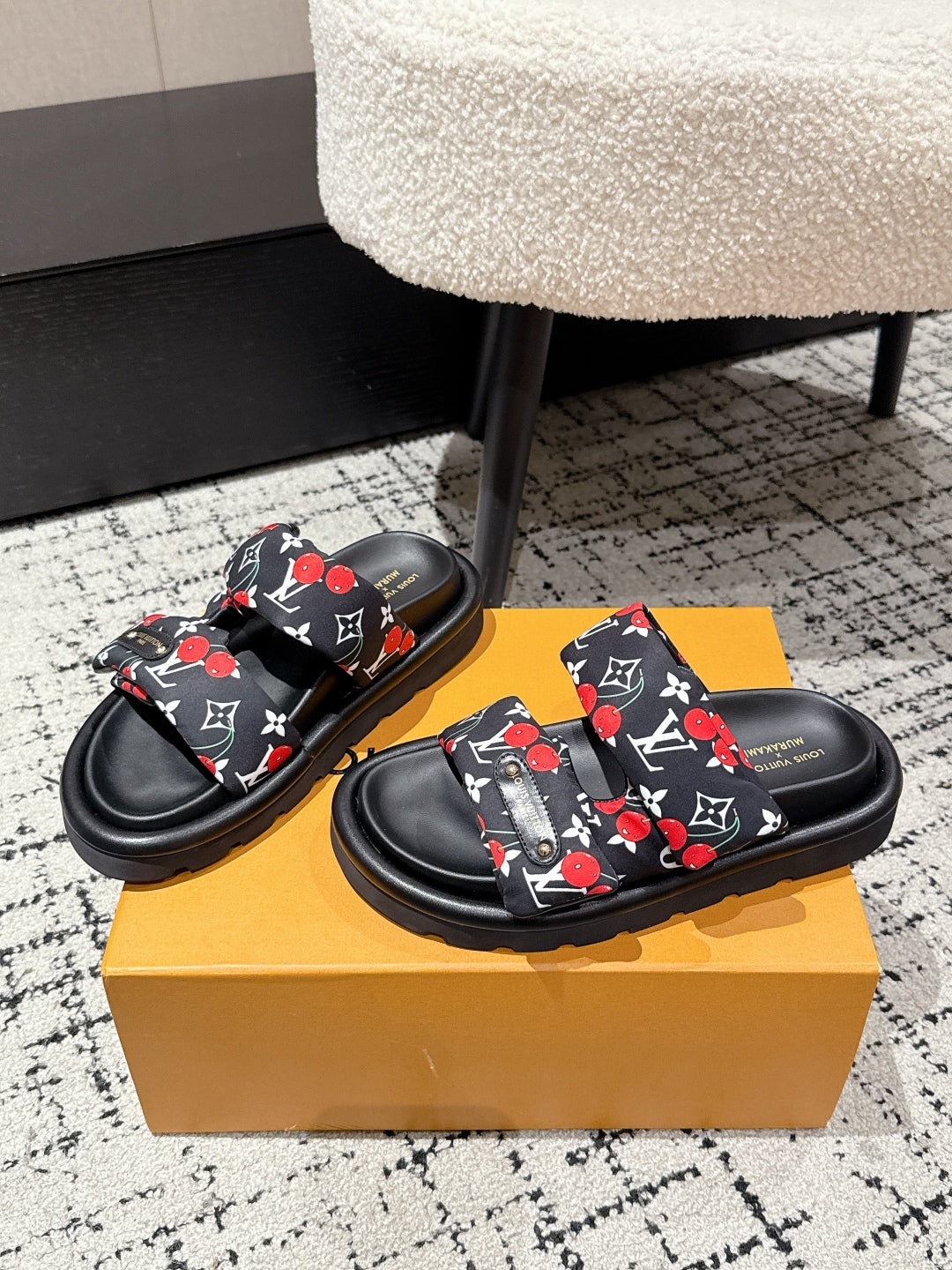 LV TWO-STRAP SLIDES 25S IN BLACK FABRIC AND CALFSKIN、mysite、Cacoeks