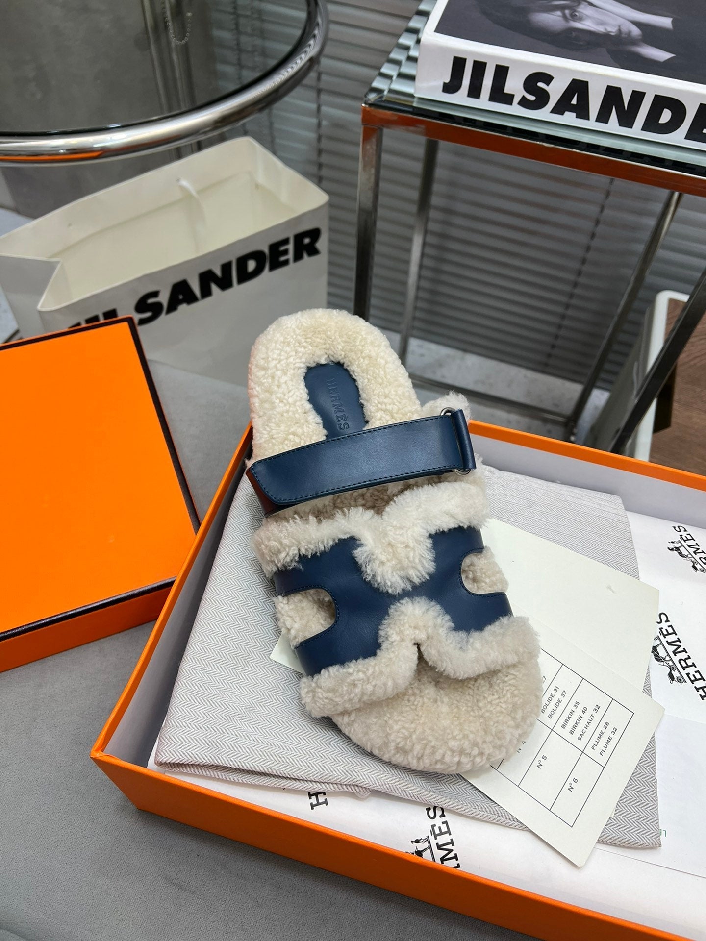 CHYPRE SLIPPERS IN BEIGE LAMB WOOL AND CLASSIC BLUE CALFSKIN、mysite、Cacoeks