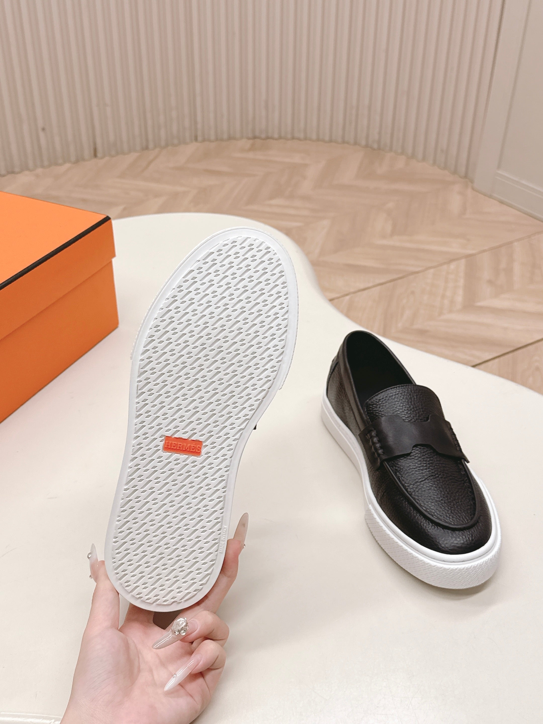 HM 25S SLIP-ON IN BLACK GRAINED LEATHER、mysite、Cacoeks