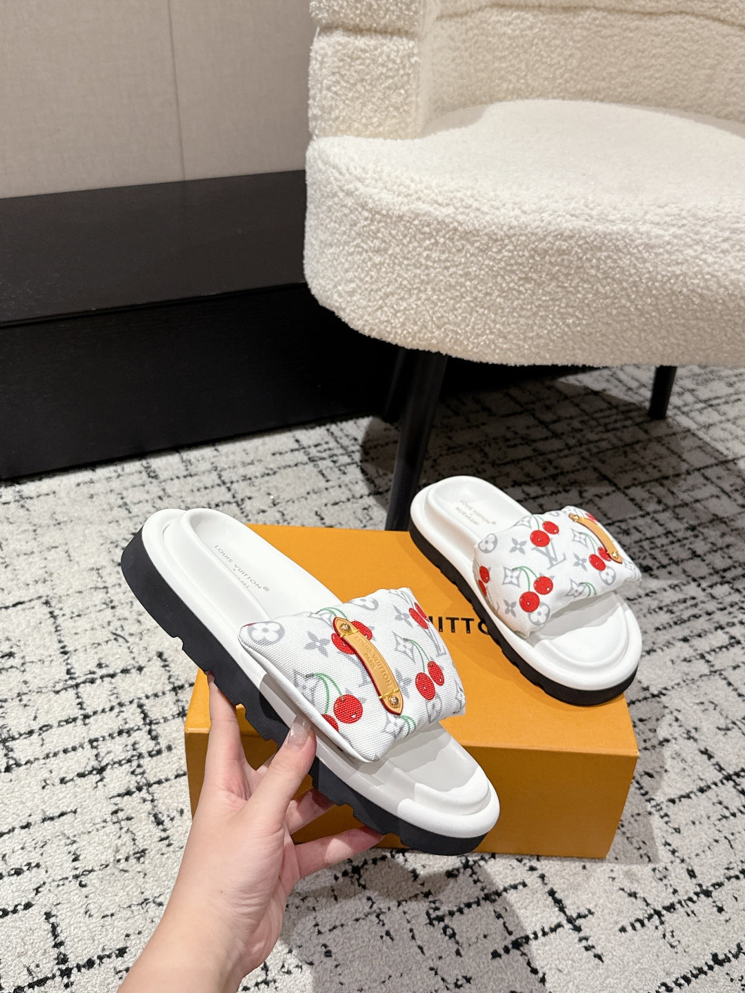 LV MIAMI-STYLE SANDALS 25S IN WHITE FABRIC AND CALFSKIN、mysite、Cacoeks