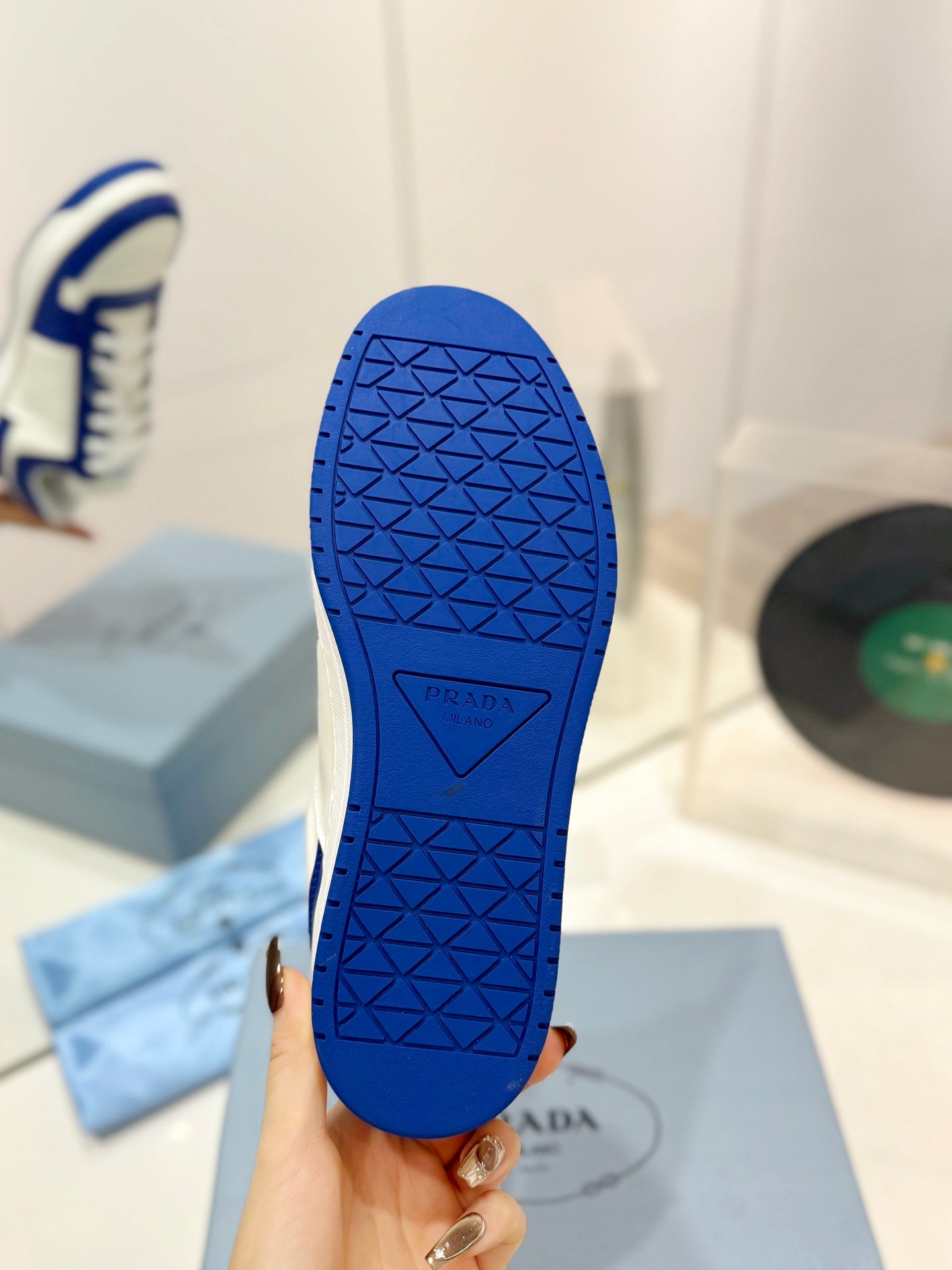 PRA DOWNTOWN PERFORATED SNEAKERS WHITE AND COBALT CALFSKIN、mysite、Cacoeks