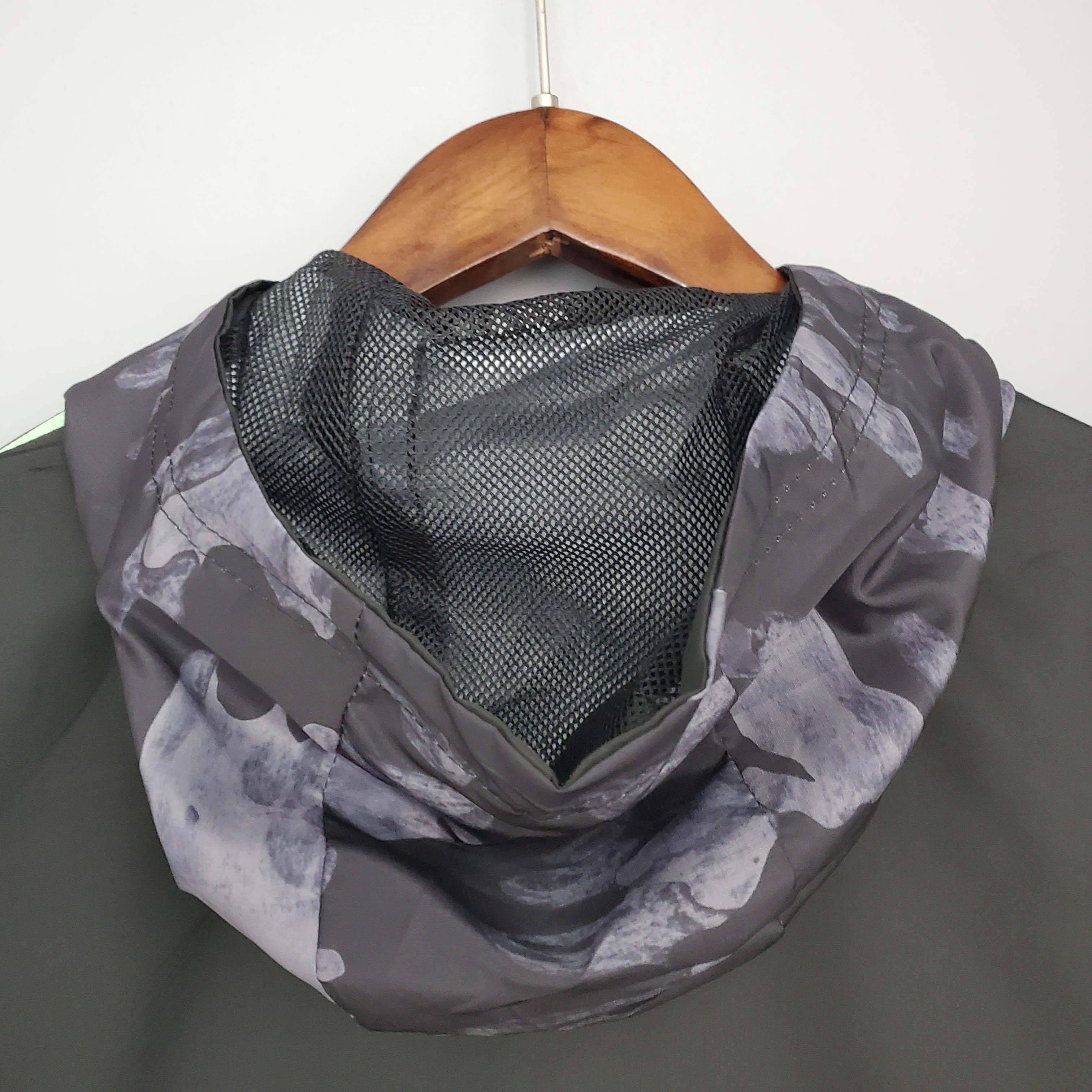 2021/2022 Manchester United Jersey Windbreaker Black And Grey Camouflage:football jersey mysite: unitedjerseyfootball 邓江浪:football