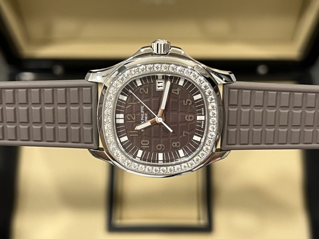 Đồng Hồ Patek Philippe Aquanaut 5067A Replica 11 Màu Xám Nữ (6)