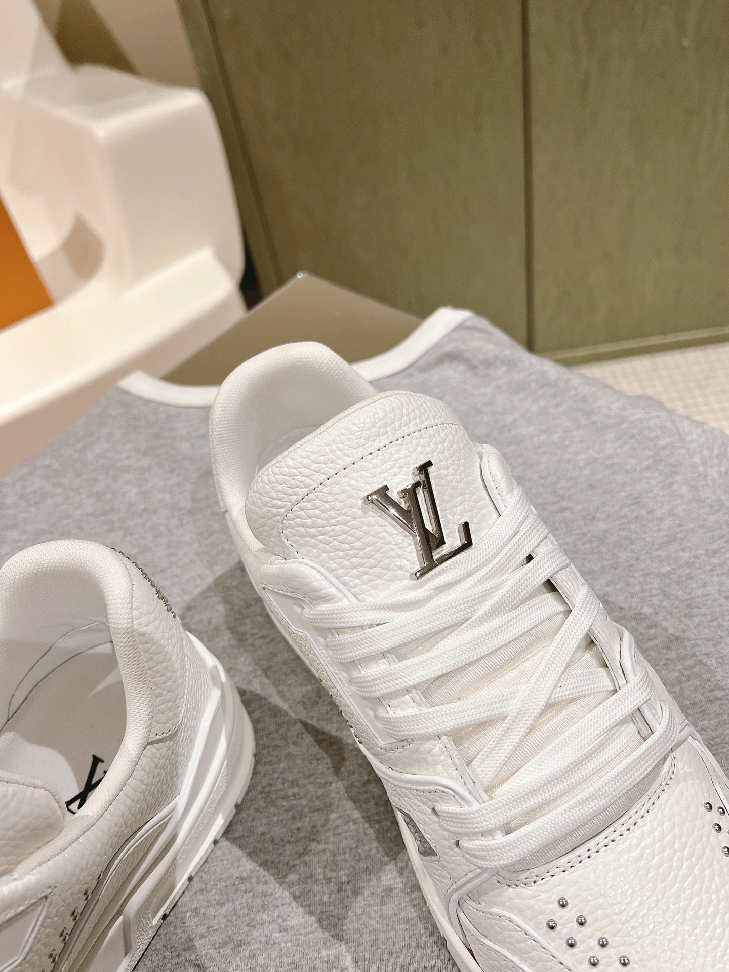 LV TRAINER SNEAKER IN WHITE CALFSKIN、mysite、Cacoeks