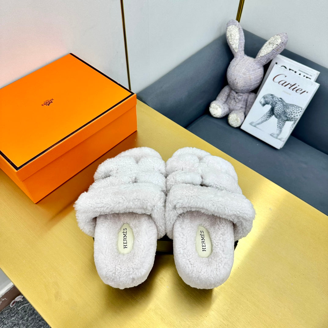 CHYPRE SANDAL IN WHITE SHEARLING、mysite、Cacoeks