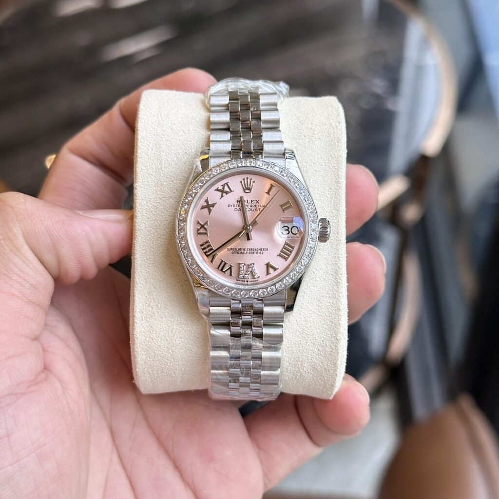 Đồng Hồ Rolex DateJust Nữ Đính Đá Mặt Số Màu Hồng EW 31mm (5)