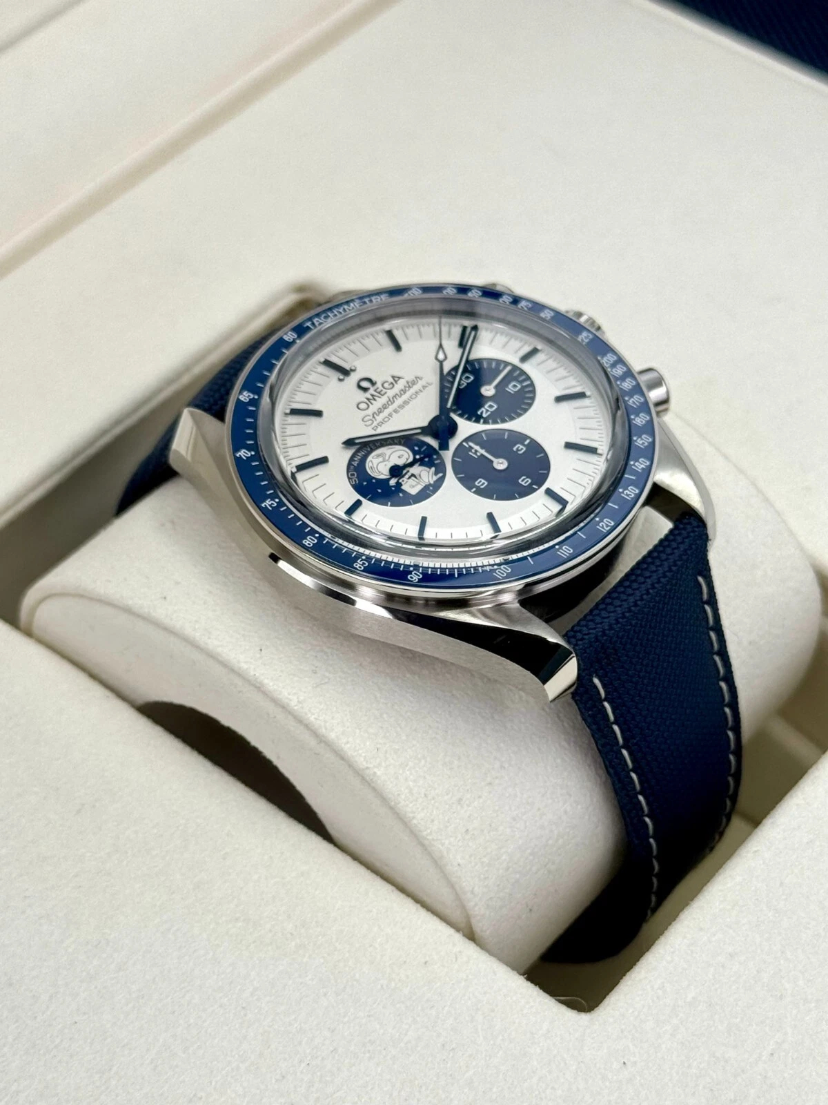 Omega Speedmaster Ref. 310.32.42.50.02.001 Super Clone Watch – White Dial Stainless Steel Bracelet Fake Replica (Snoopy Award 50th Anniversary)