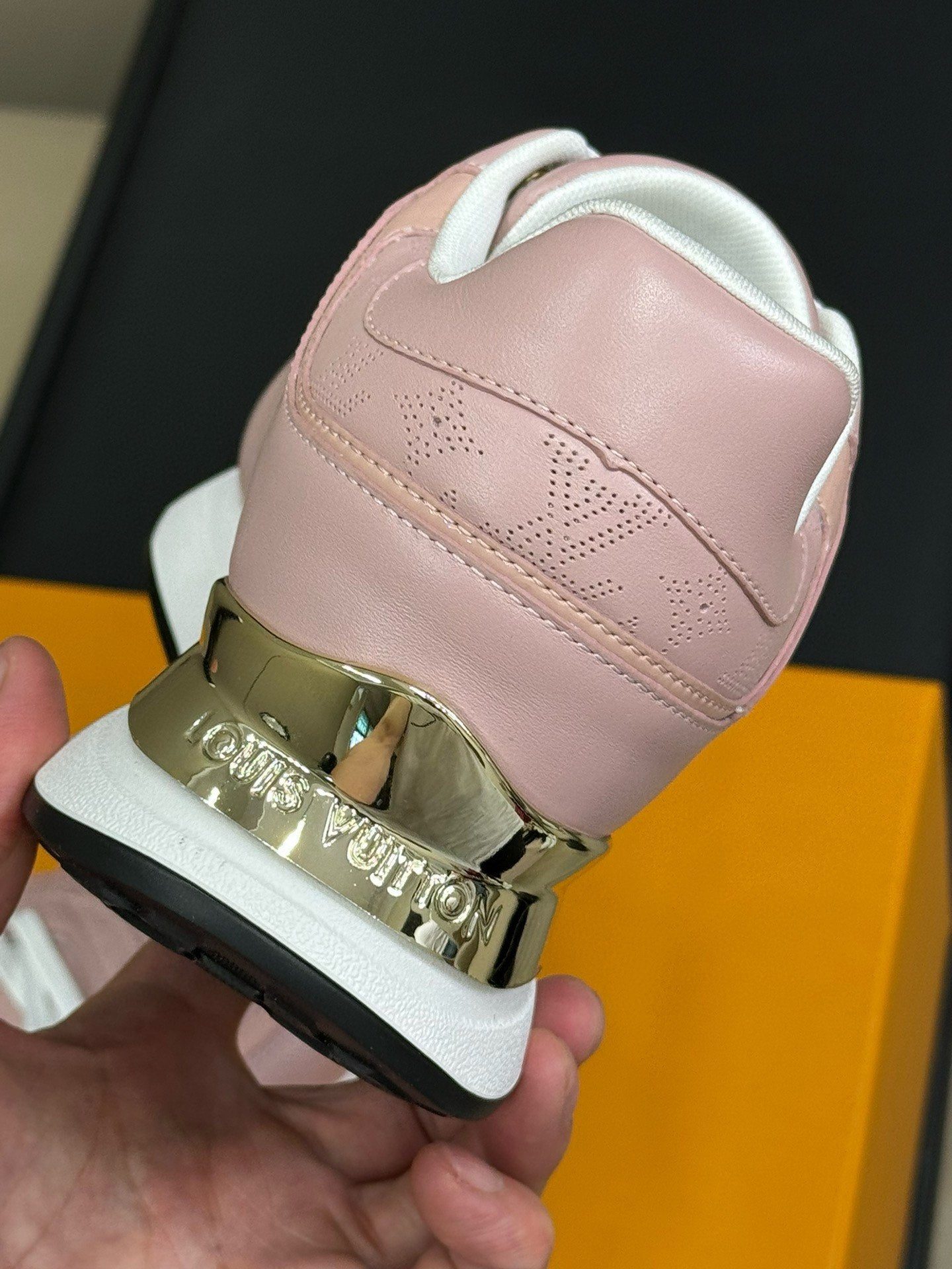 LV NEO RUN AWAY SNEAKER IN PASTEL PINK CALFSKIN、mysite、Cacoeks