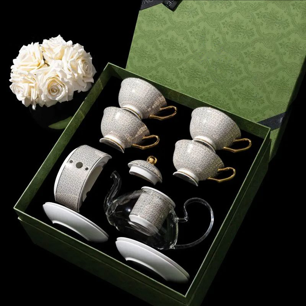 GEEK BAR-https://www.hot-toy.com/