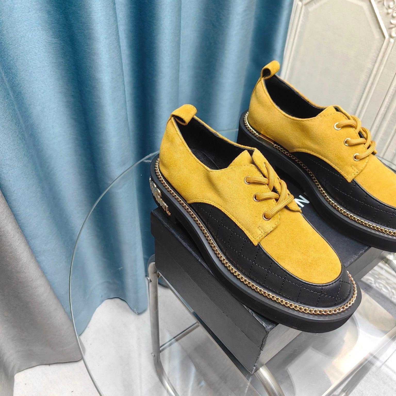 OXFORD SHOES IN GOLD YELLOW SUEDE AND BLACK SHEEPSKIN、mysite、Cacoeks