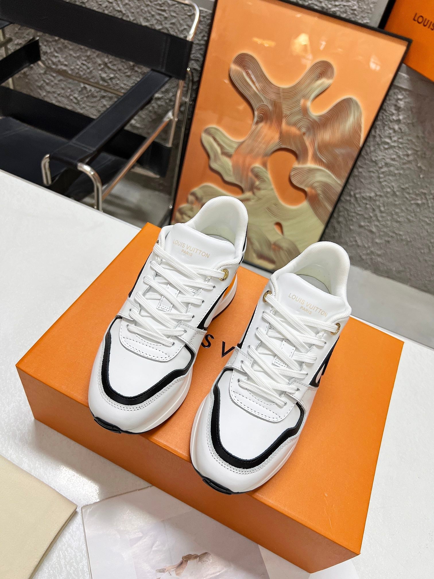 LV WOMEN SNEAKER IN WHITE MIX BLACK CALFSKIN、mysite、Cacoeks