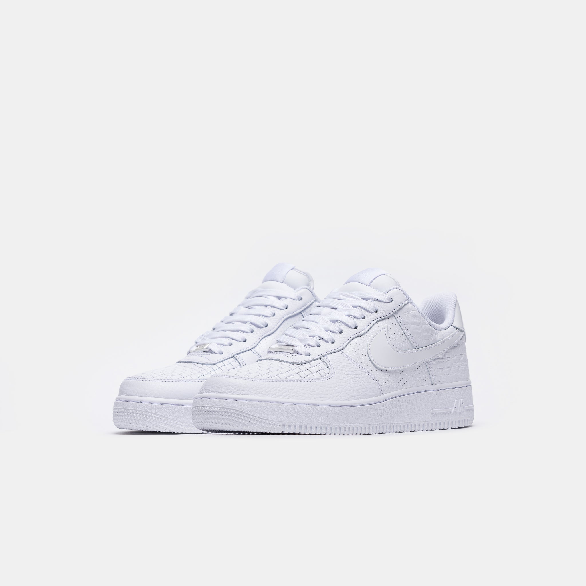 Air Force 1 '07 LX Sneaker in White/White