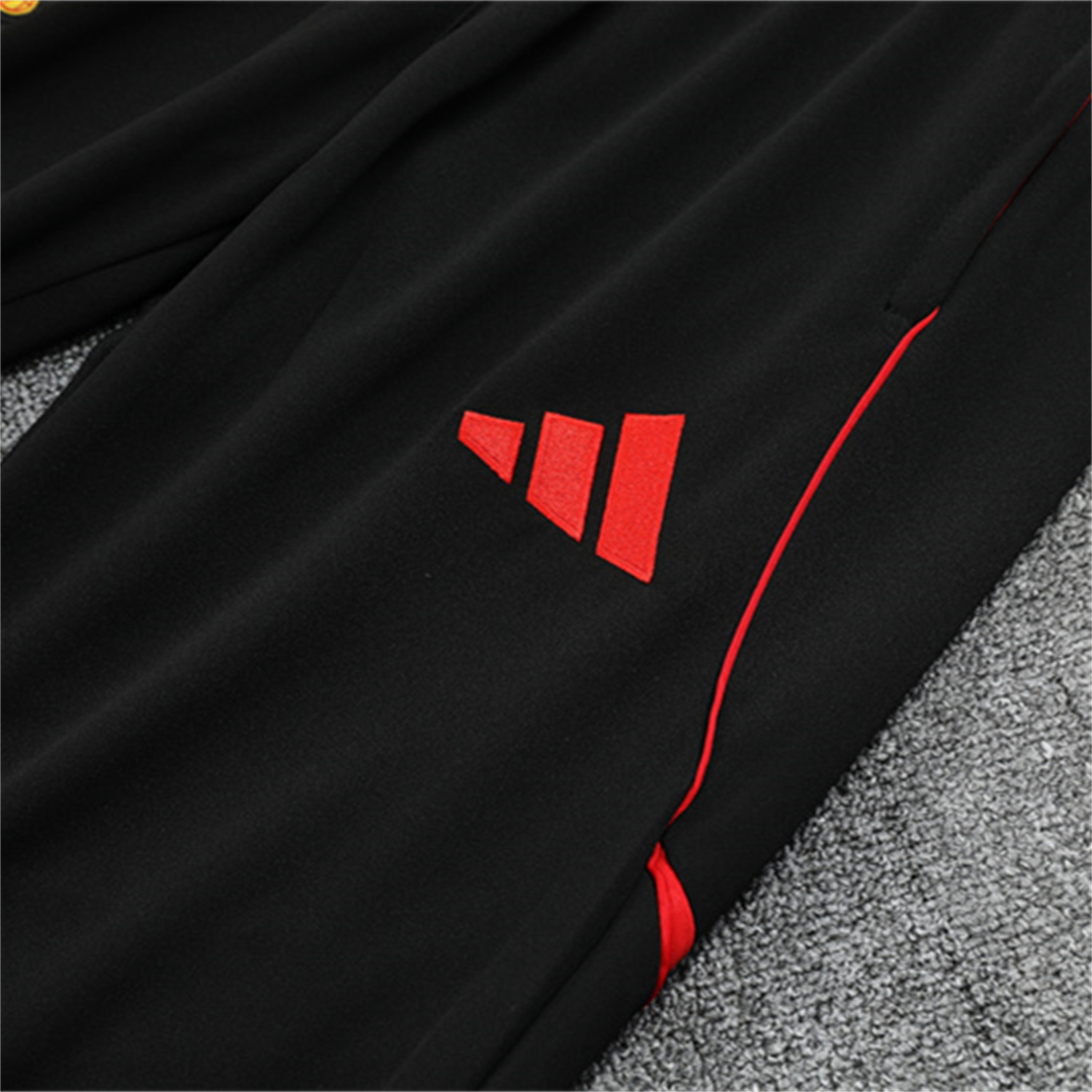 UltraTrikot-Manchester United 25-26 Kid Long Sleeves Training Set - Red-Black Top & Black Pants