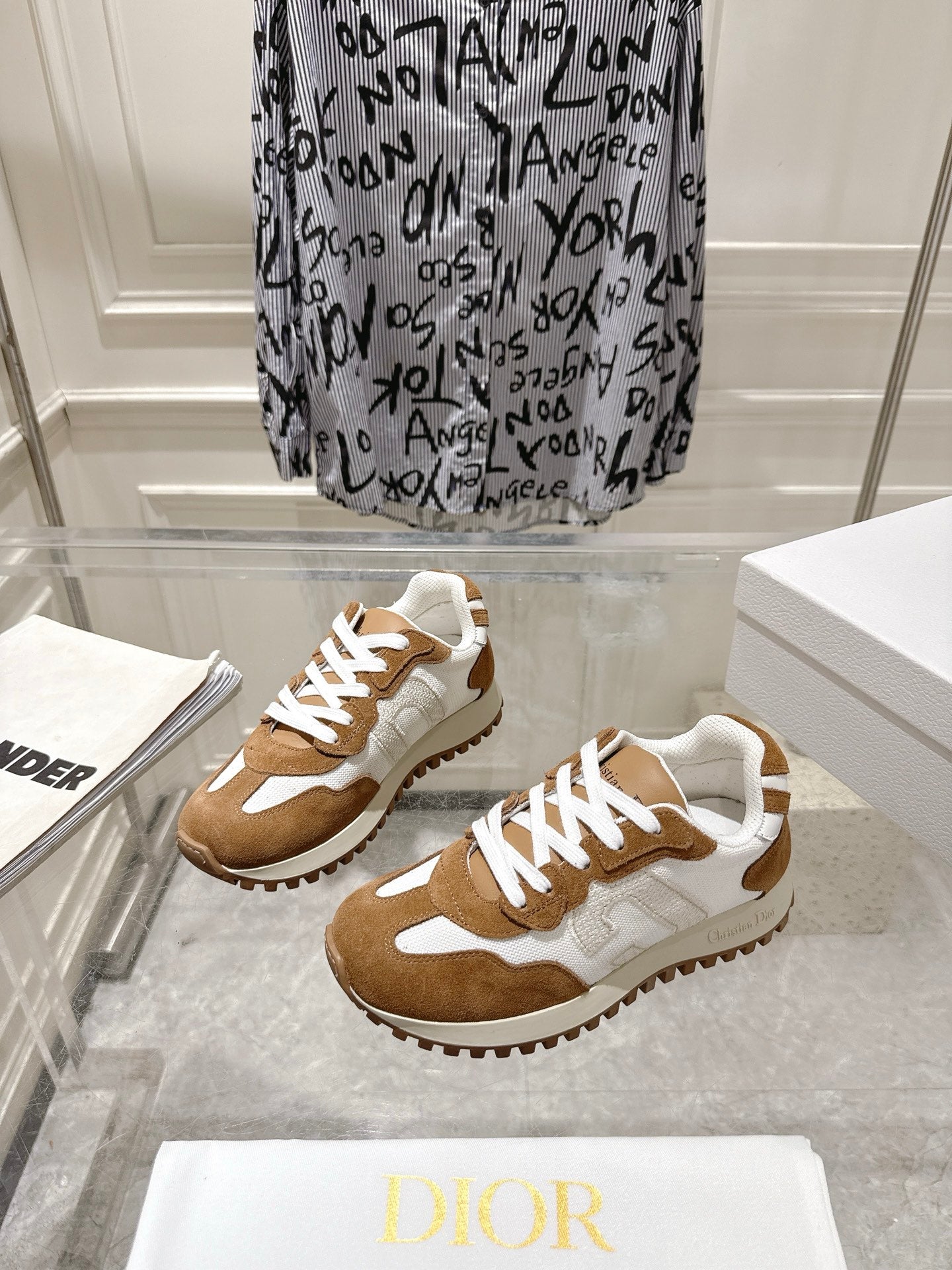 DIOR 25S C'EST DIOR SNEAKER IN WHITE HAZELNUT CALFSKIN AND SUEDE、mysite、Cacoeks