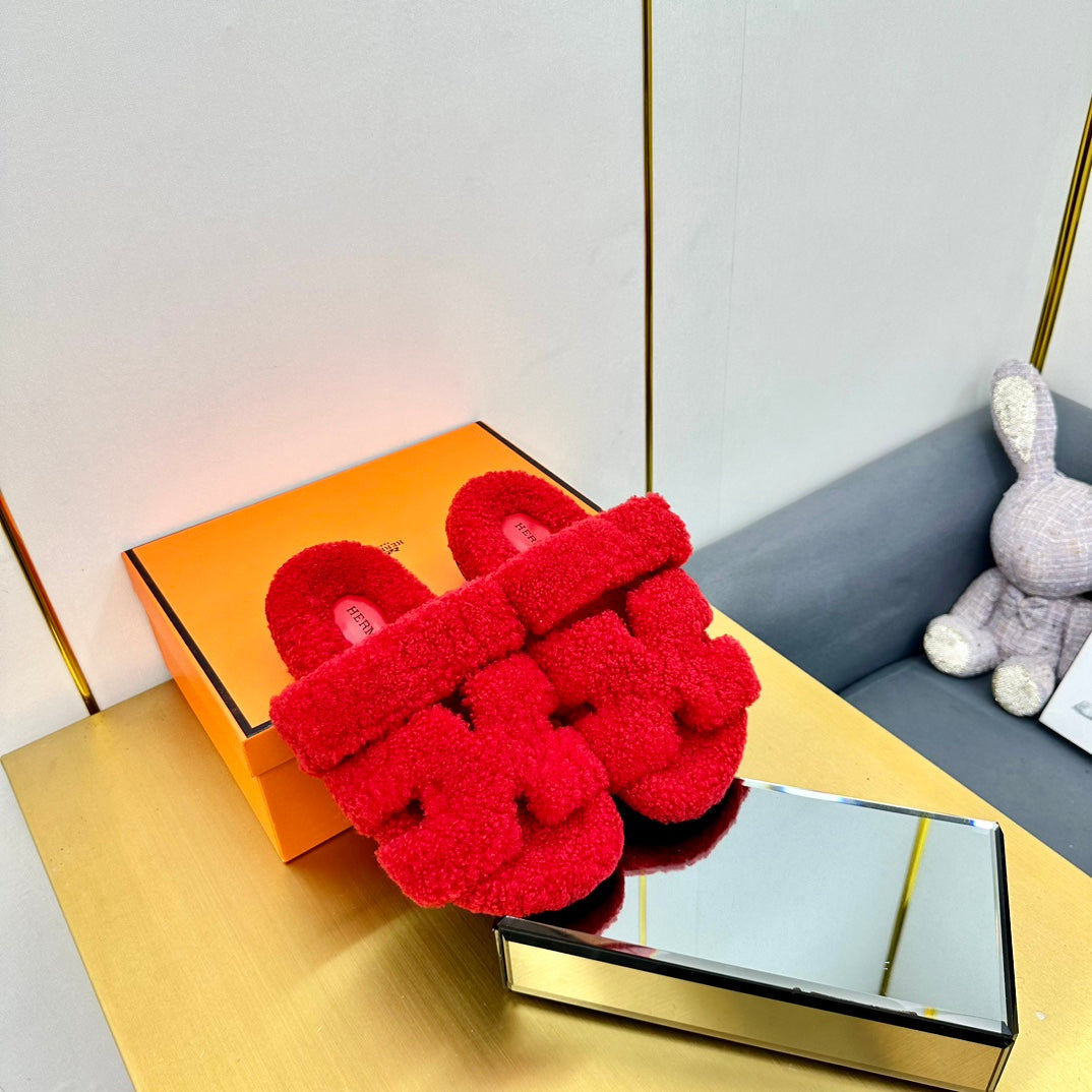 CHYPRE SANDAL IN CHERRY RED SHEARLING、mysite、Cacoeks