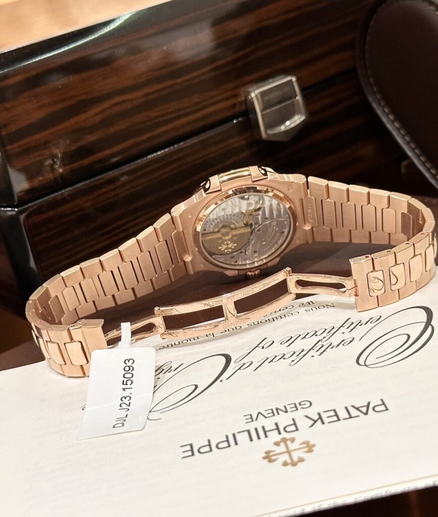 Đồng Hồ Patek Philippe Nautilus 5724 Bọc Vàng Độ Kim Cương Moissanite 40mm (7)