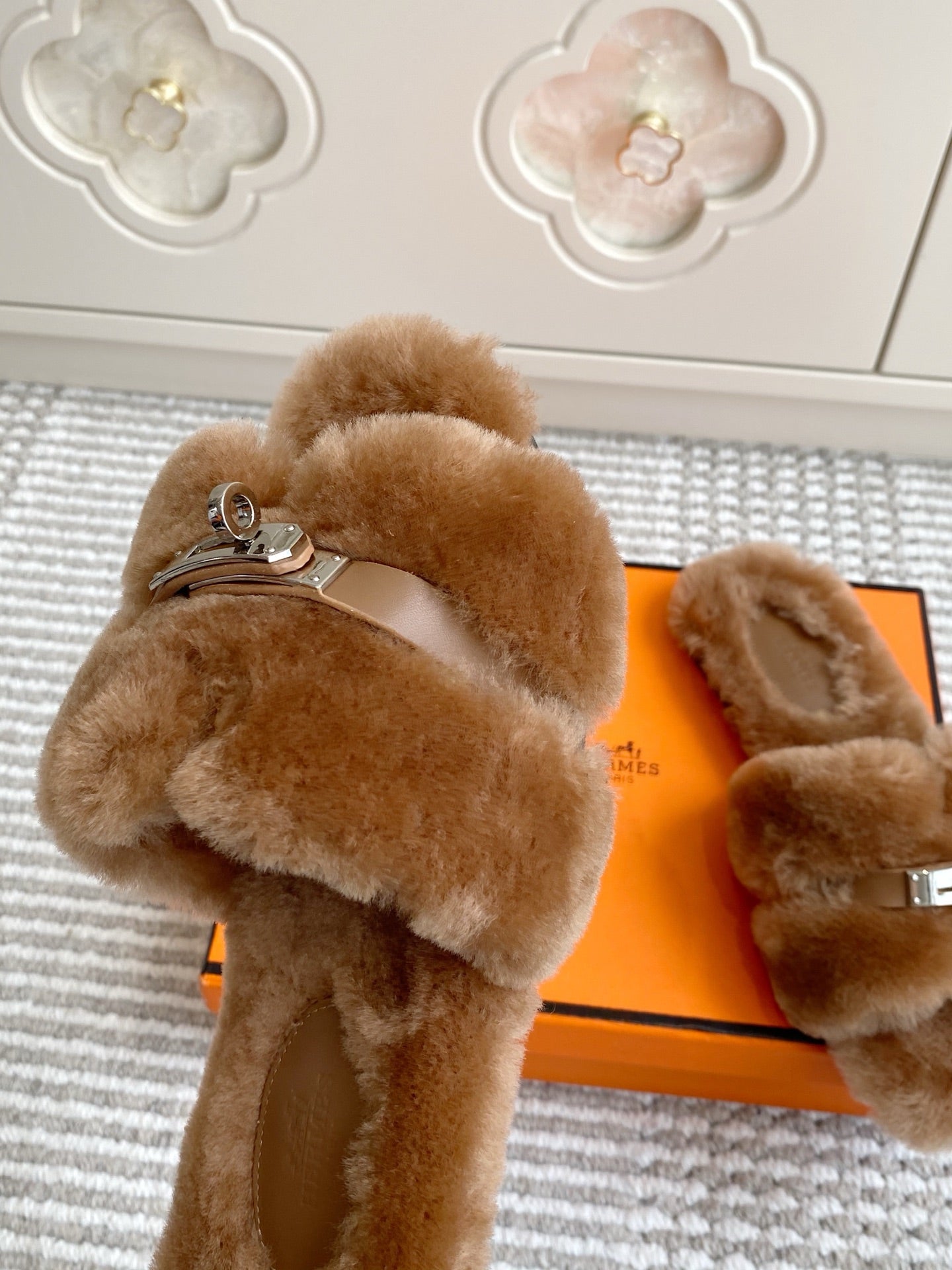 HM 25S ECLAIR SANDAL IN BROWN SHEARLING WITH SILVER HARDWARE、mysite、Cacoeks