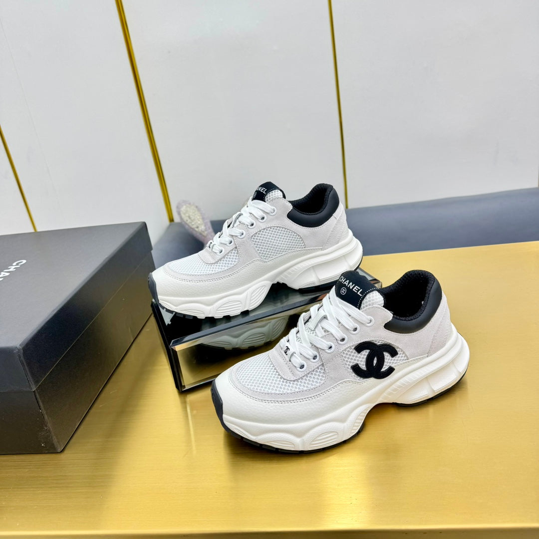 SNEAKER IN PALE GRAY SUEDE WITH BLACK LOGO AND MESH、mysite、Cacoeks