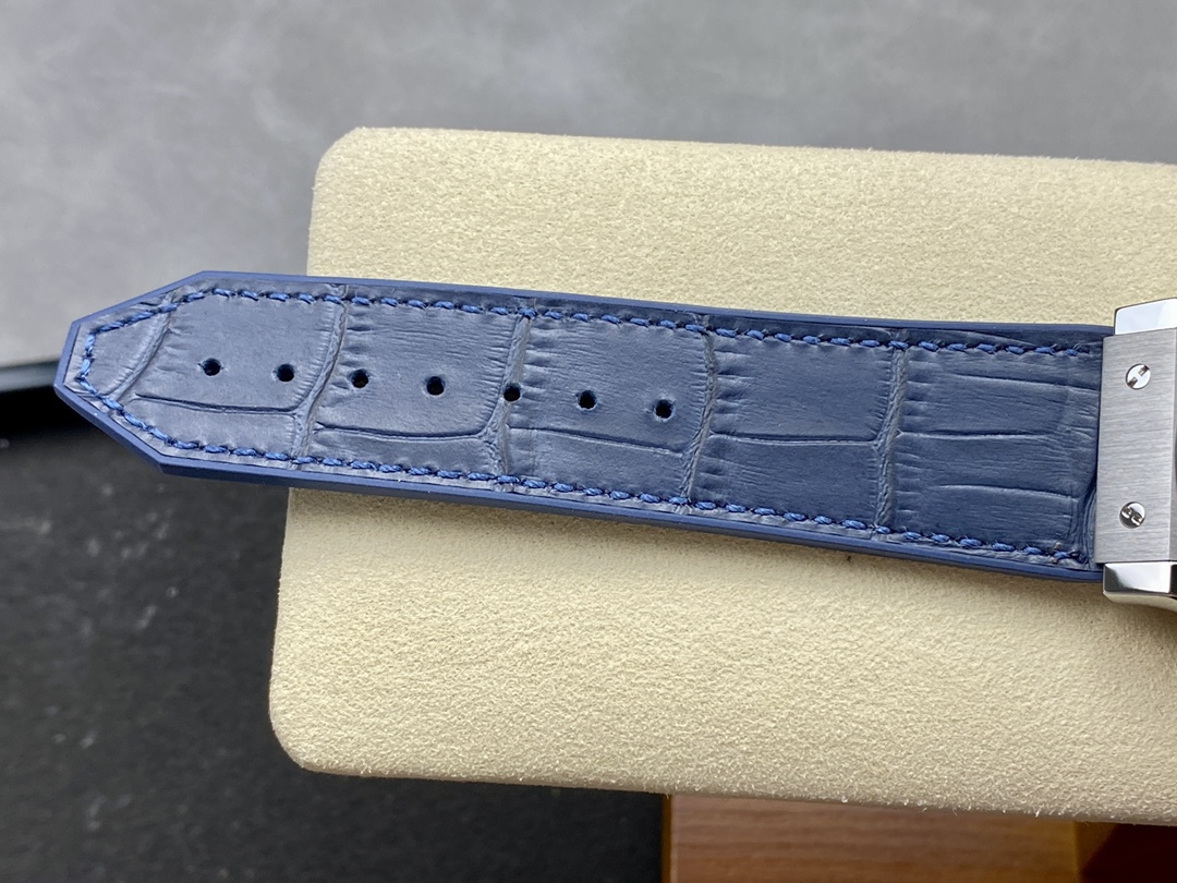 542.NX.7170.LR Hublot Classic Fusion Automatic Blue-fasswatch