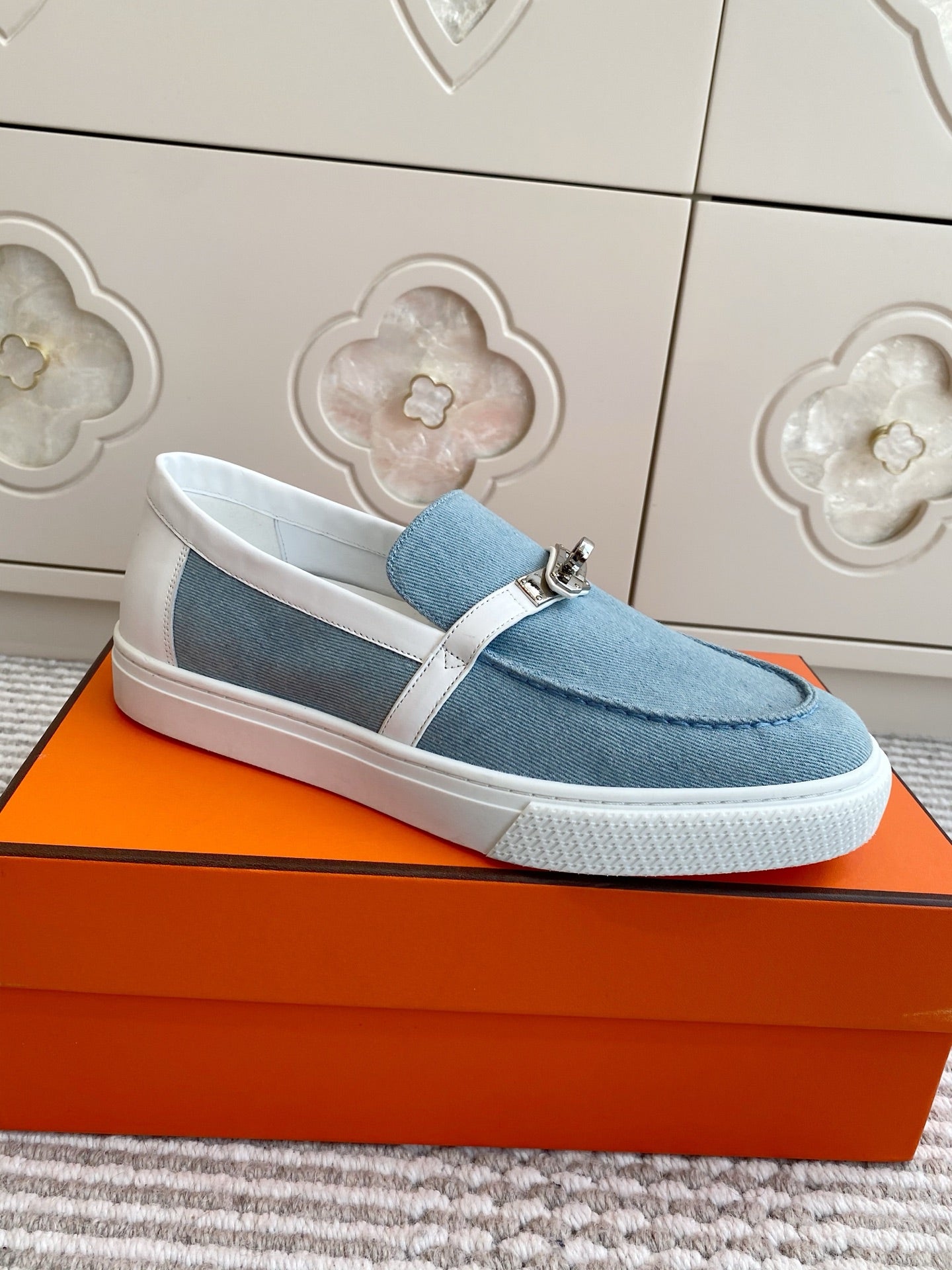 HM 25S SLIP-ON IN SKY BLUE CANVAS WITH SILVER HARDWARE、mysite、Cacoeks