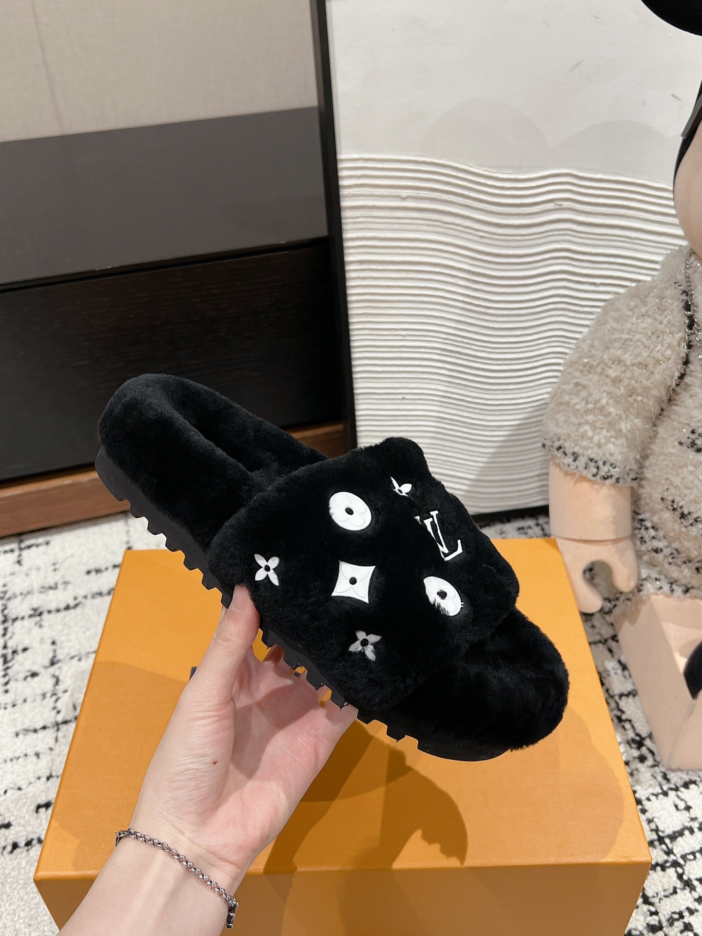 SLIPPER IN BLACK WOOL、mysite、Cacoeks