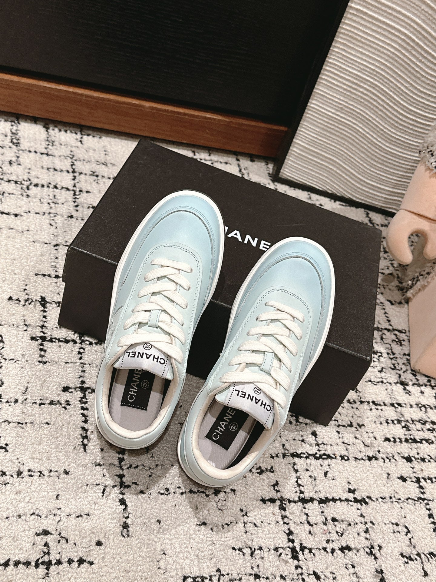 SNEAKER IN BLUE PASTEL HAND-POLISHED CALFSKIN 977829、mysite、Cacoeks