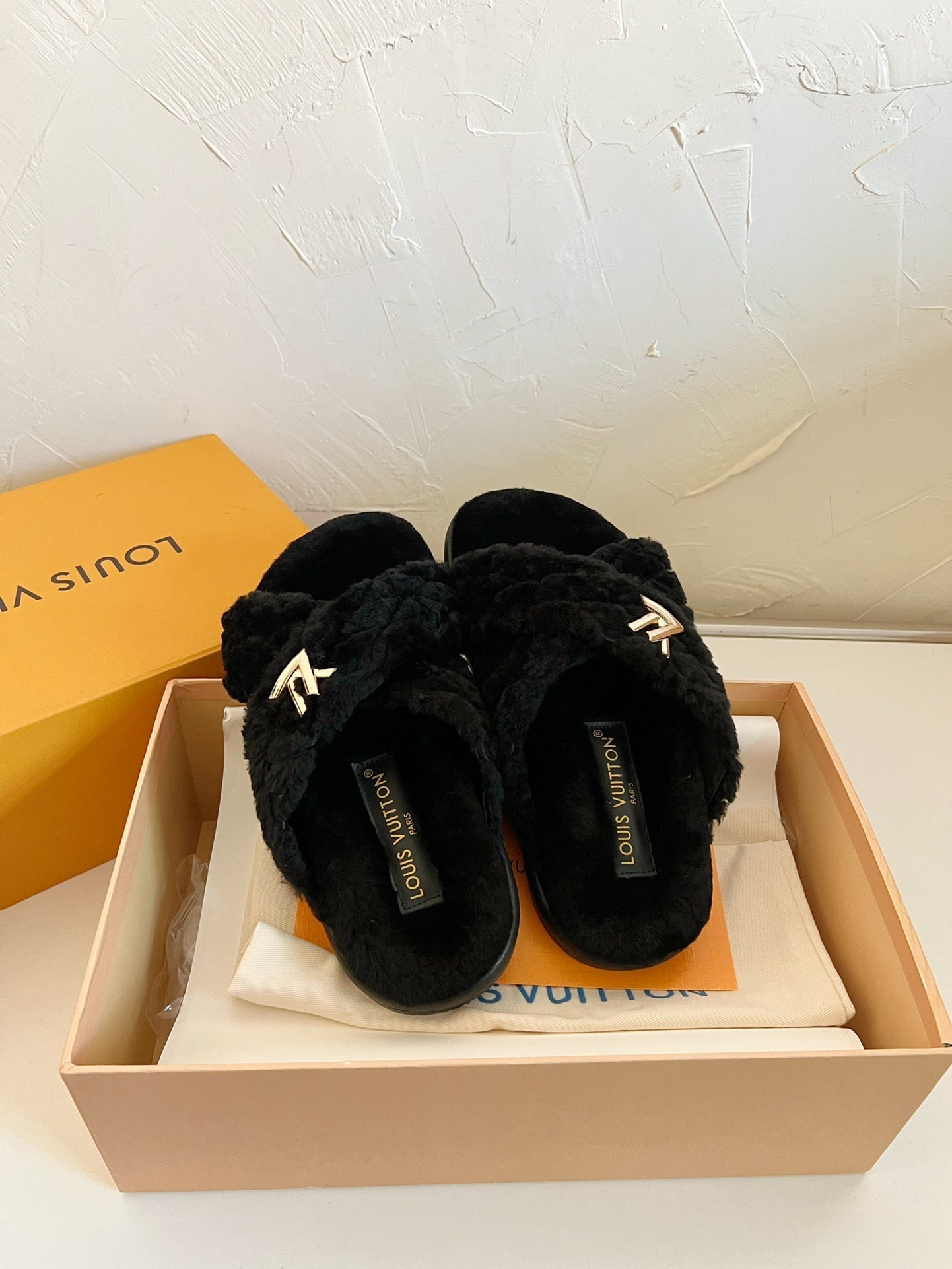 LV BLISS COMFORT MULE IN BLACK SHEARLING、mysite、Cacoeks