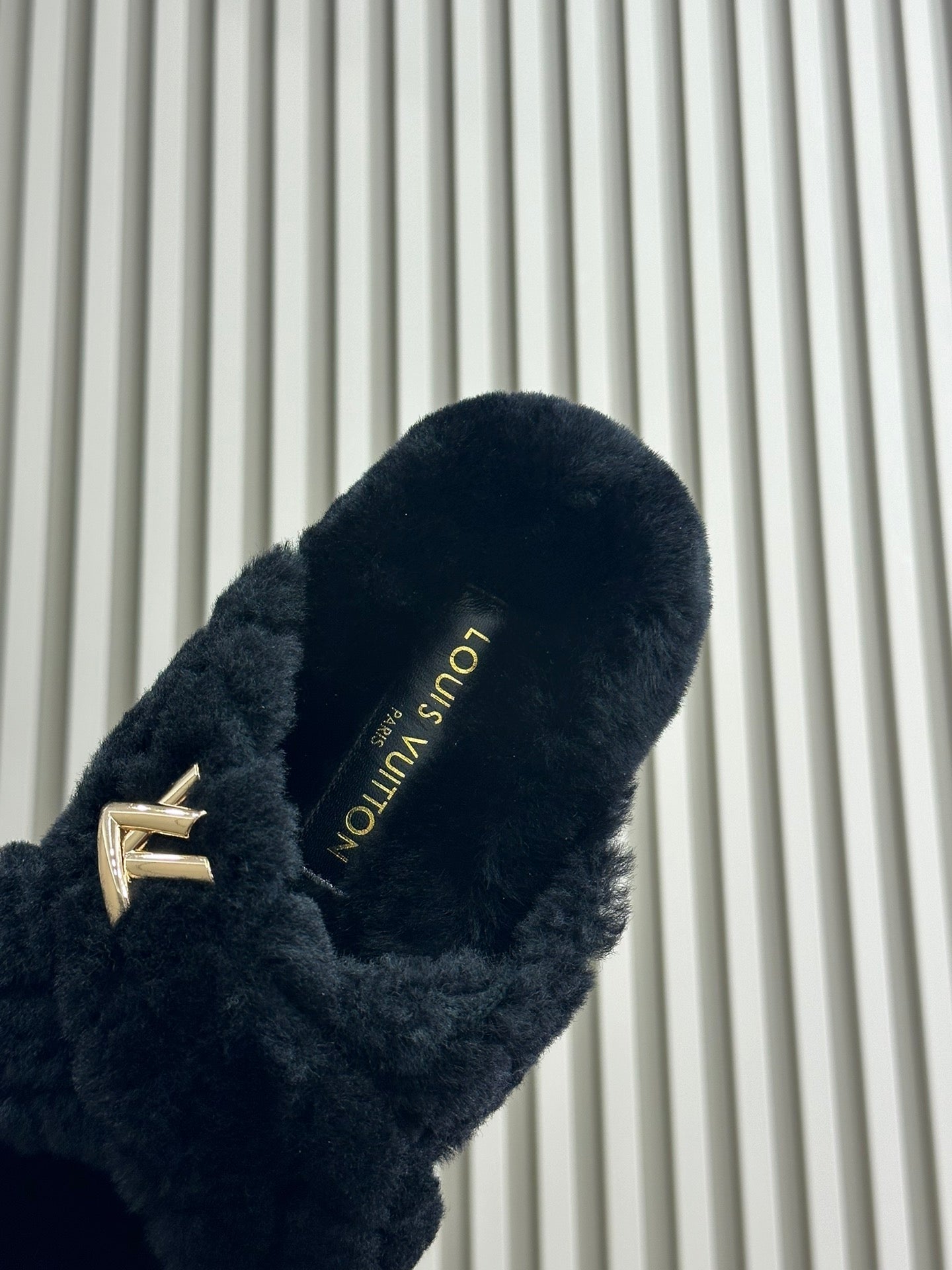 LV WOMEN'S SUNSET COMFORT FLAT MULE IN BLACK FLEECE、mysite、Cacoeks