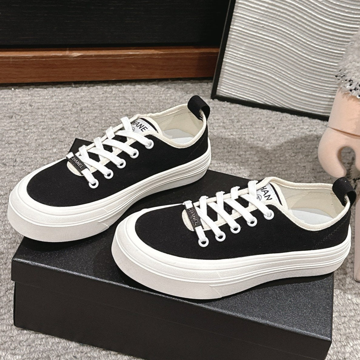 LACE-UP SNEAKERS IN BLACK CANVAS、mysite、Cacoeks