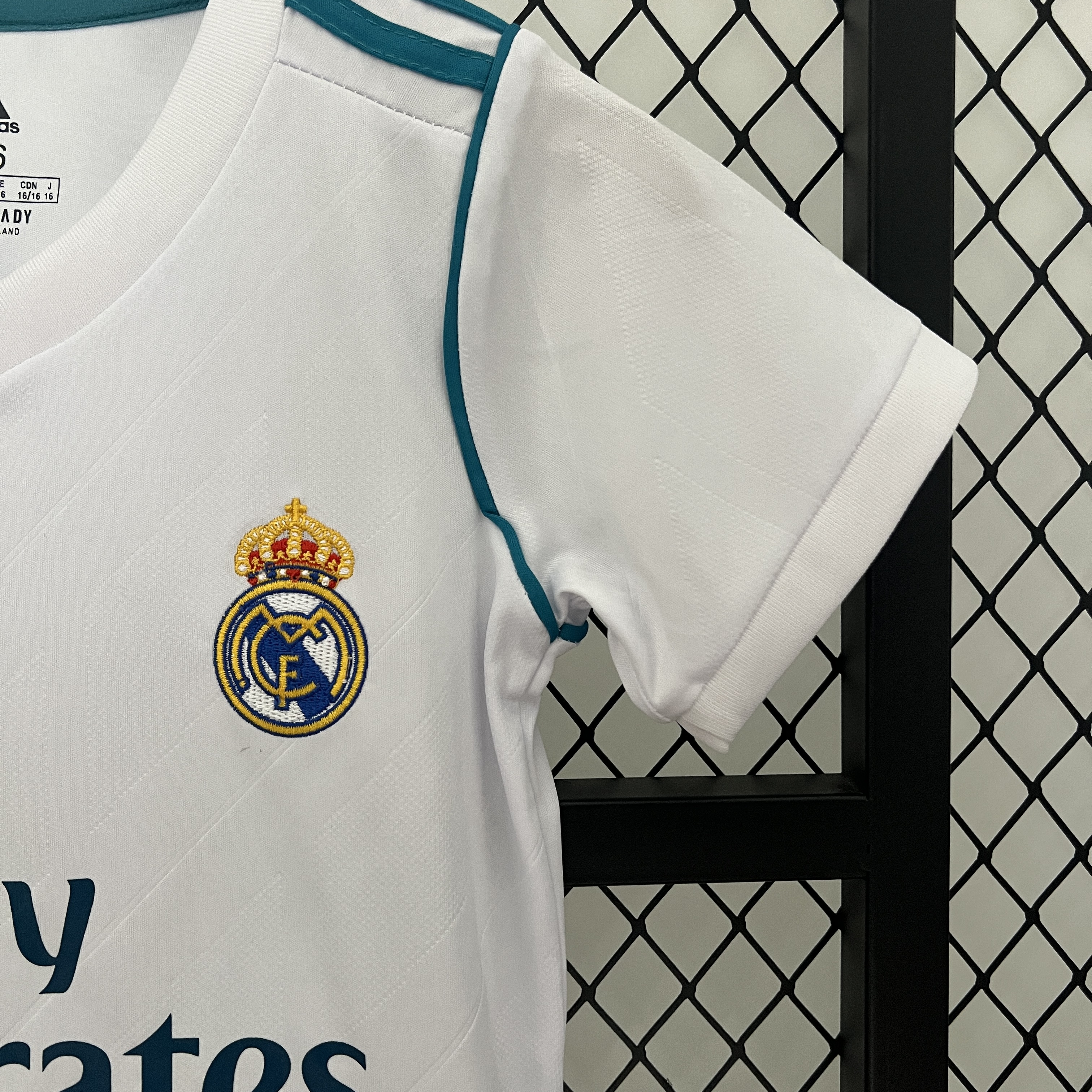 Higojerseys-Retro Real Madrid 17-18 Home Stadium Kids Kit