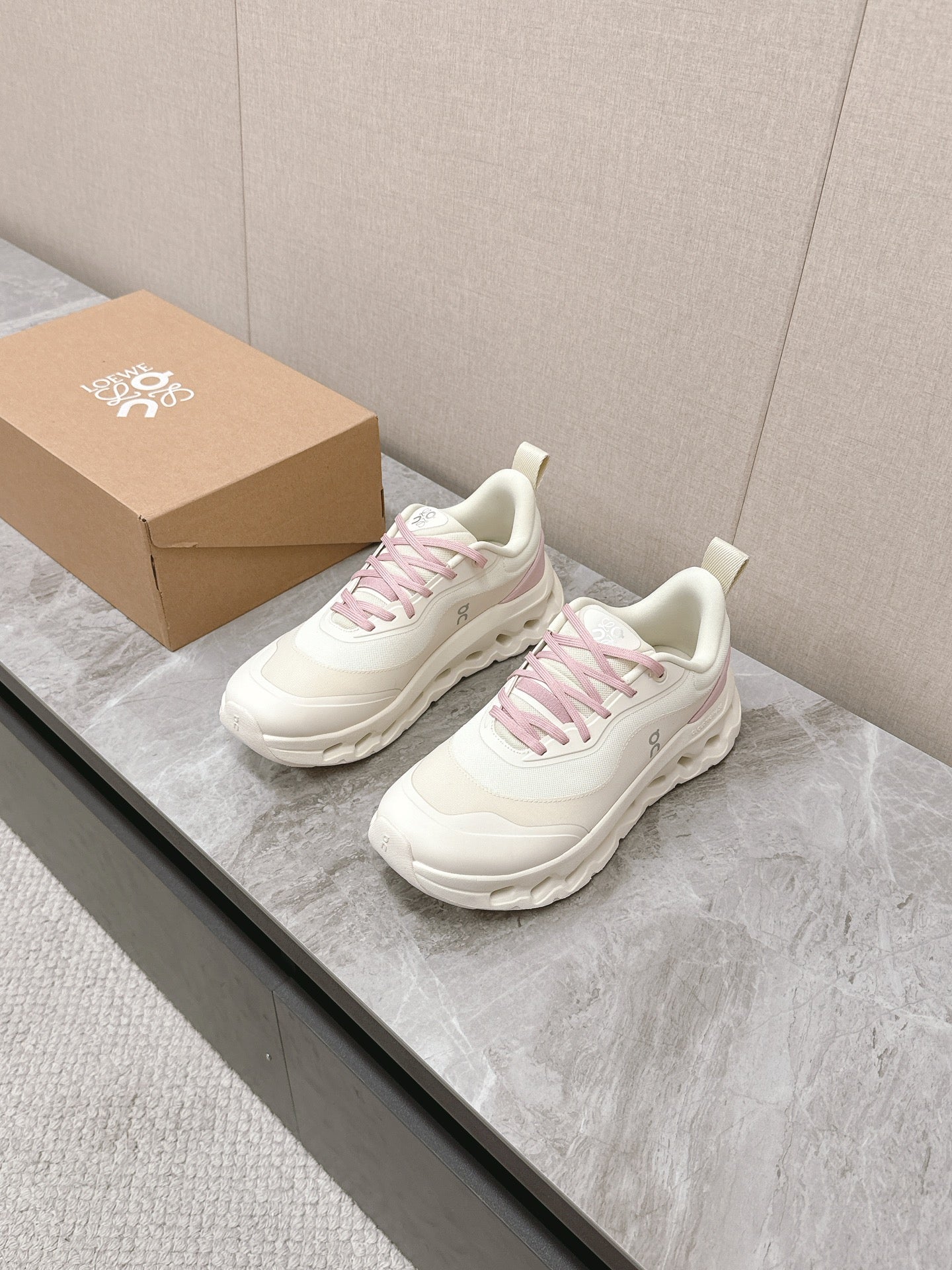 RUN SNEAKER IN PASTEL GRAY MIX BABY PINK SUEDE AND MESH FABRIC、mysite、Cacoeks