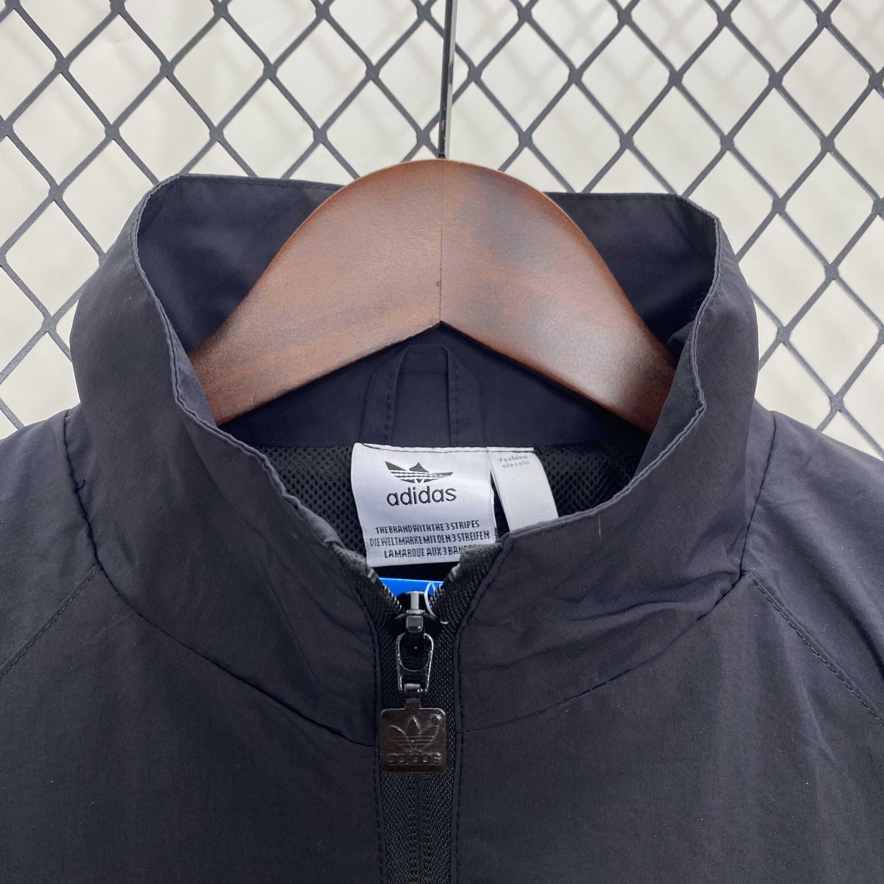 ManixJersey.com | Manchester United 24-25 Throwback Windbreaker Jacket - Deep Blue -Customize Name, Number and Patch | Worldwide Shipping