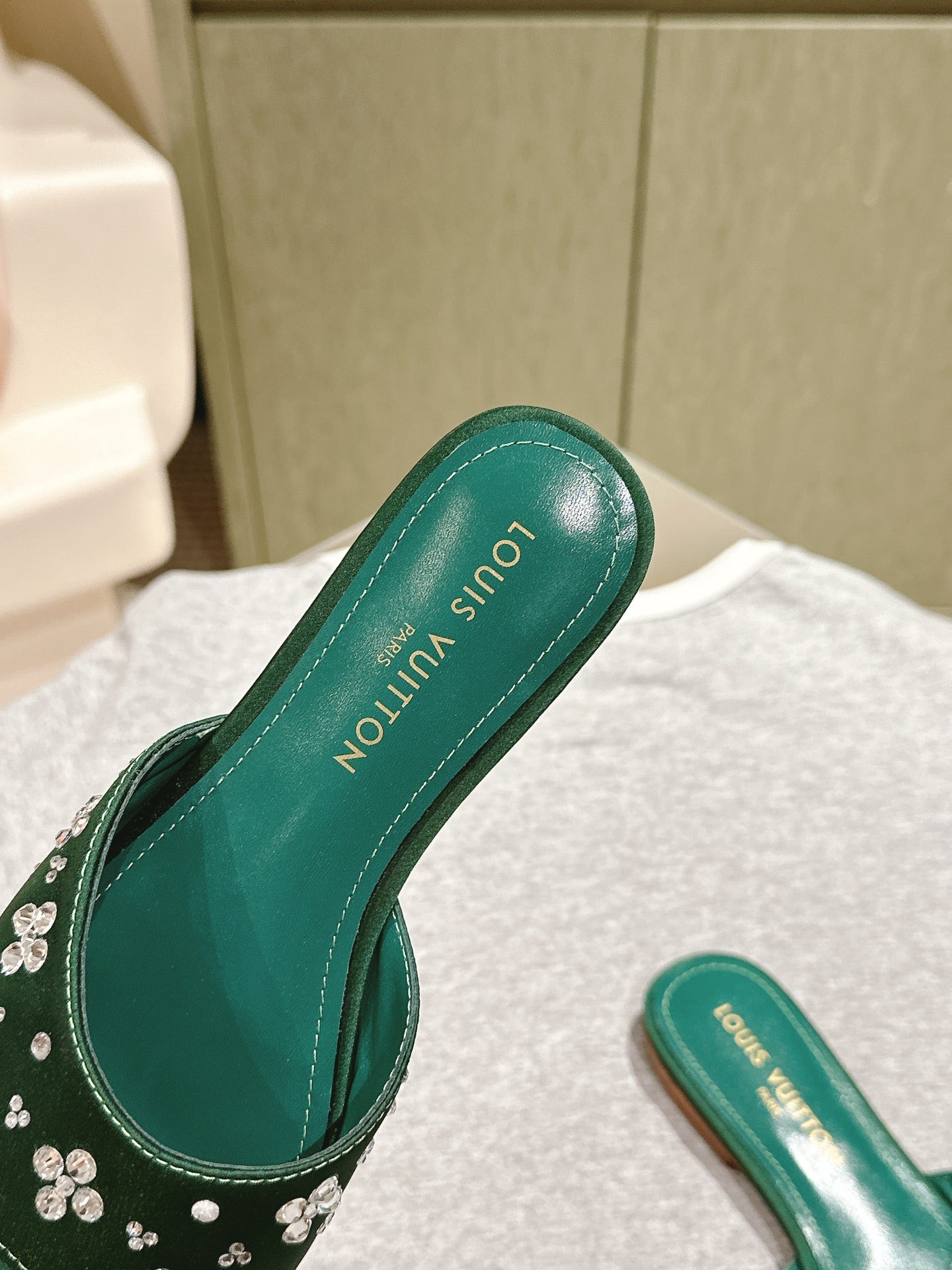 LV WOMEN FLAT MULE IN GREEN FOREST SATIN WITH RHINESTONE、mysite、Cacoeks