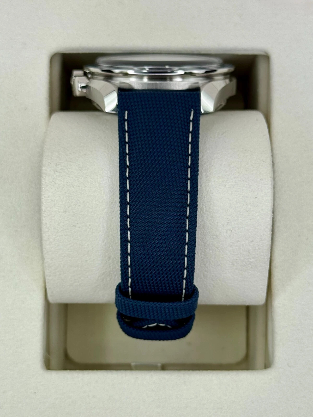 Omega Speedmaster Ref. 310.32.42.50.02.001 Super Clone Watch – White Dial Stainless Steel Bracelet Fake Replica (Snoopy Award 50th Anniversary)