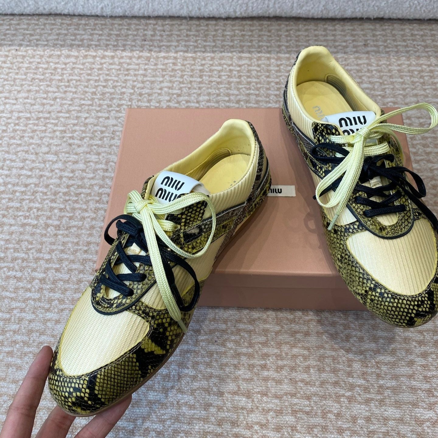 GYMNASIUM SNEAKER IN YELLOW FABRIC SNAKE EFFECT CALFSKIN、mysite、Cacoeks