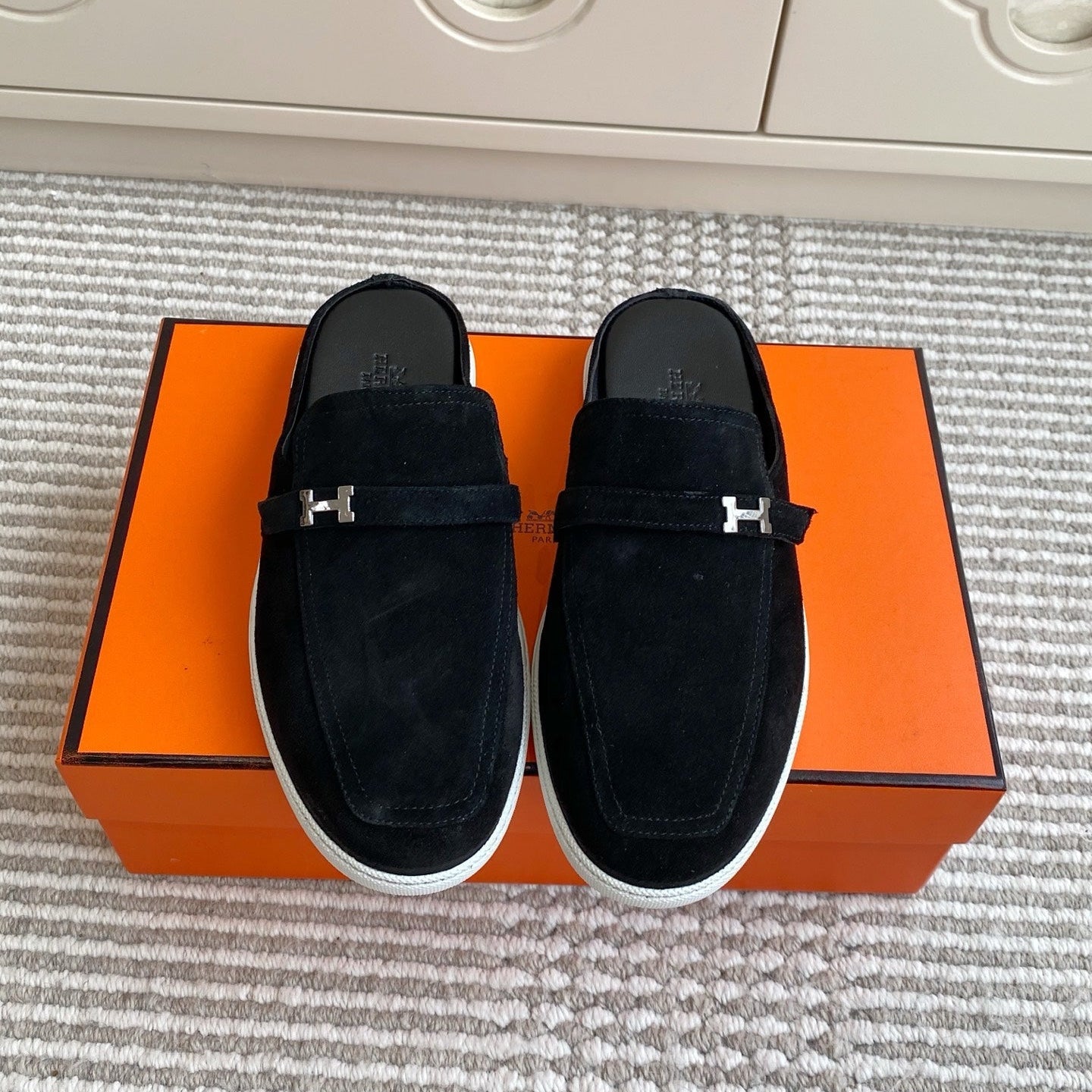 HM 25S MULES IN BLACK SUEDE WITH SILVER HARDWARE、mysite、Cacoeks