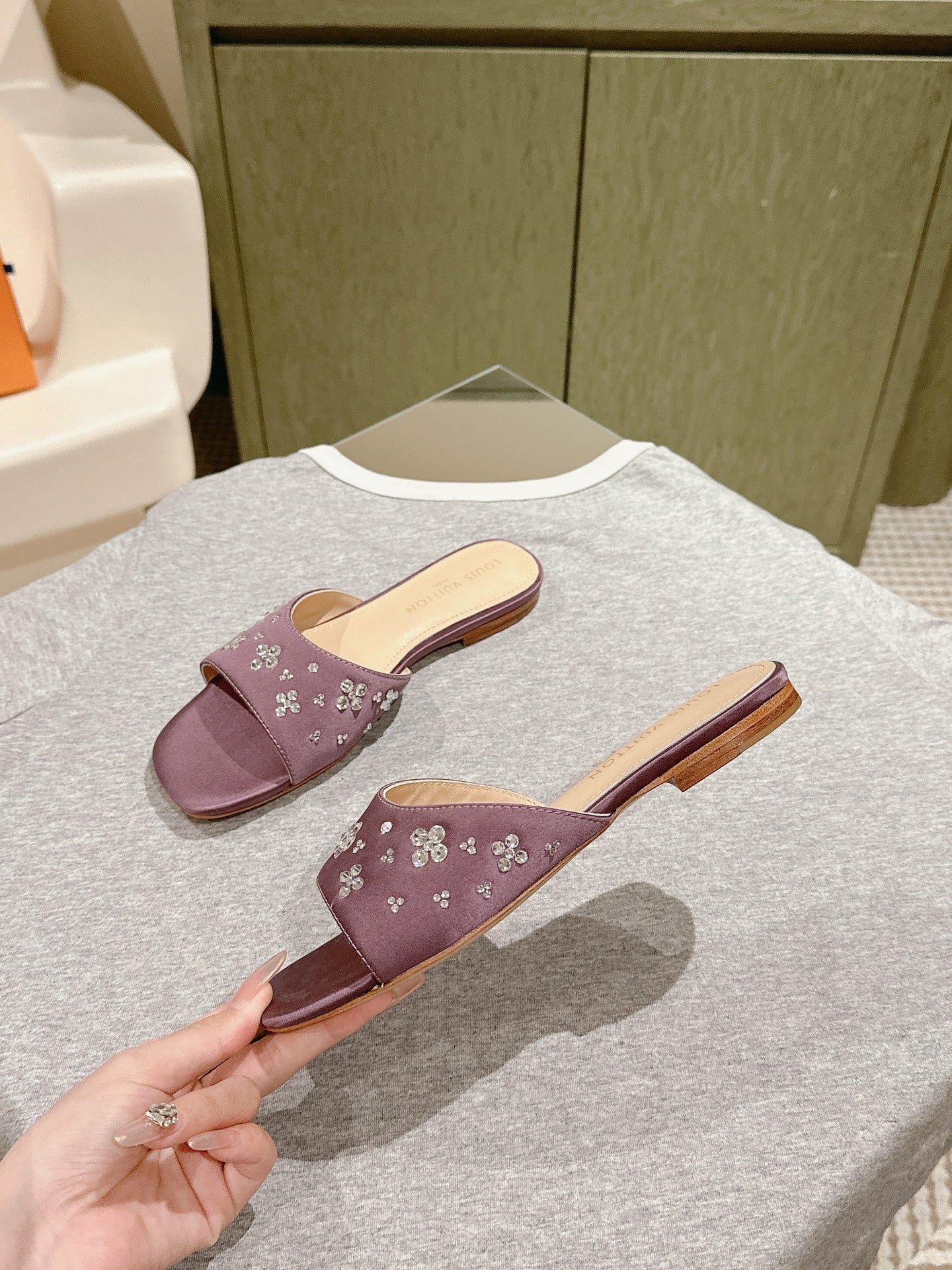 LV WOMEN FLAT MULE IN MAUVE PURPLE SATIN WITH RHINESTONE、mysite、Cacoeks