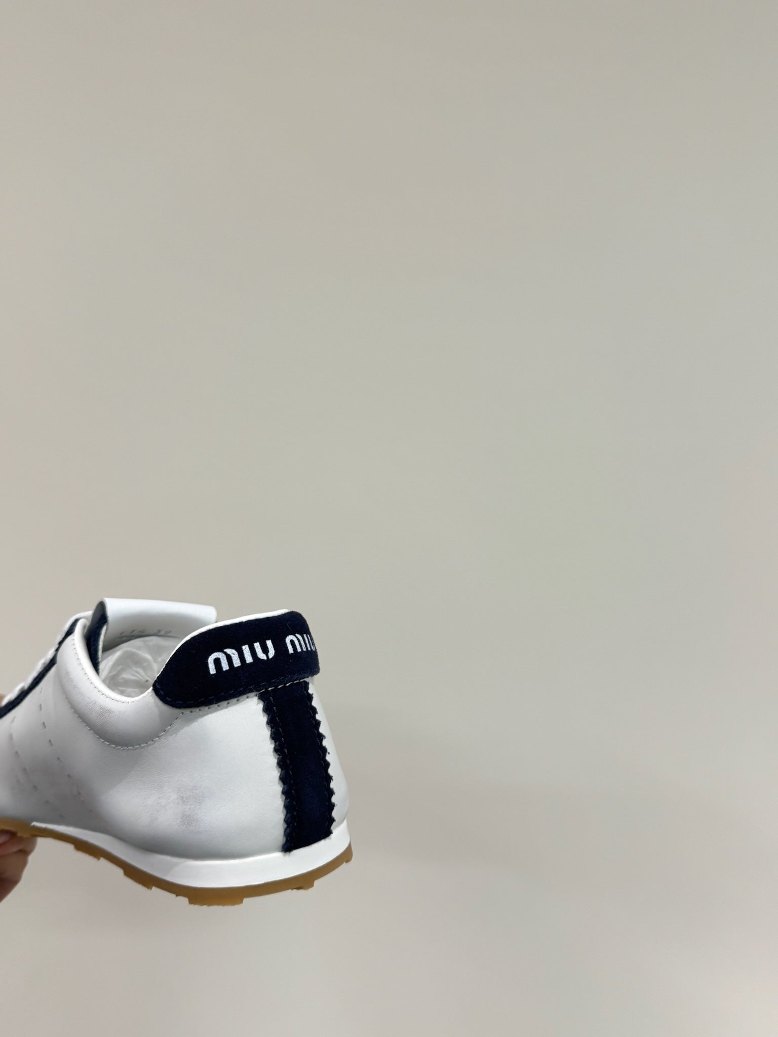 PLUME SNEAKERS IN WHITE NAPPA LAMBSKIN AND NAVY SUEDE、mysite、Cacoeks