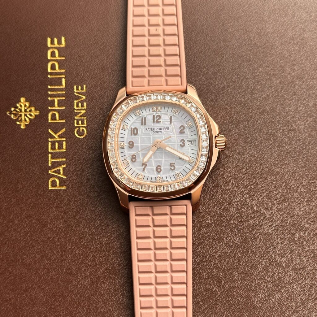 Đồng Hồ Patek Philippe Aquanaut 5072R Dây Hồng Mặt Khảm Trai (1)