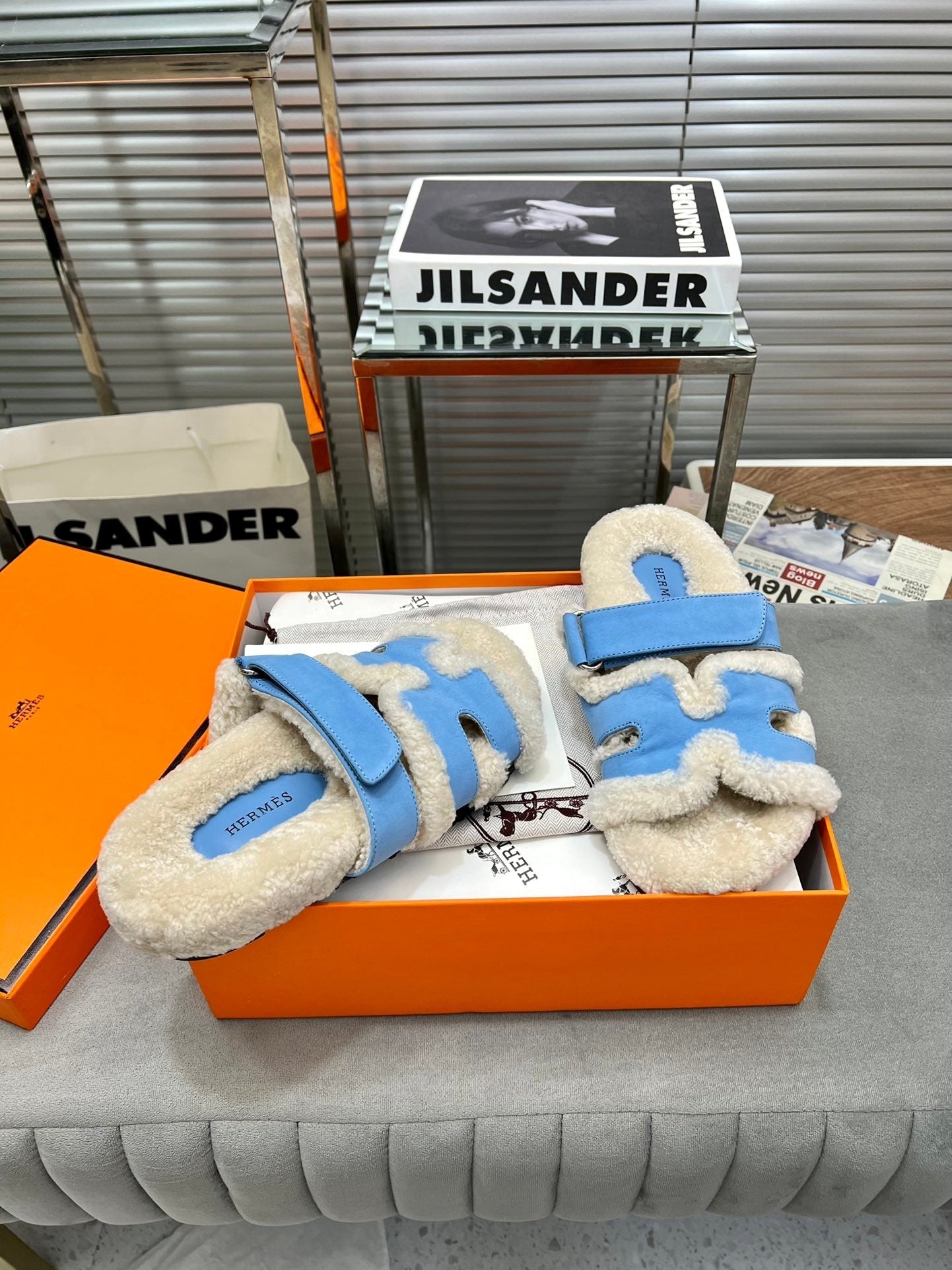 CHYPRE SLIPPERS IN BEIGE LAMB WOOL AND OCEAN BLUE SUEDE、mysite、Cacoeks